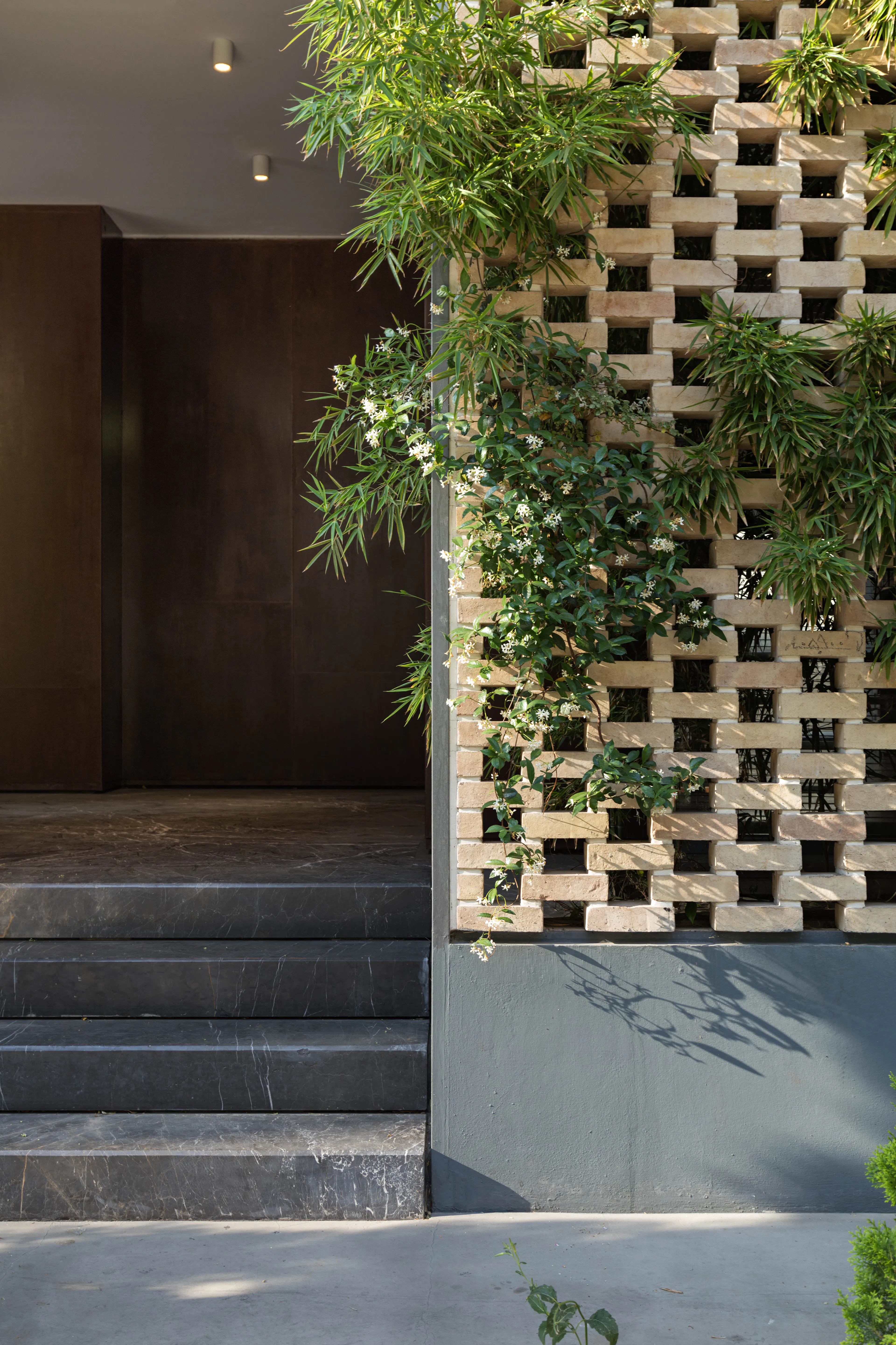 Peyvand Residential Building — 14