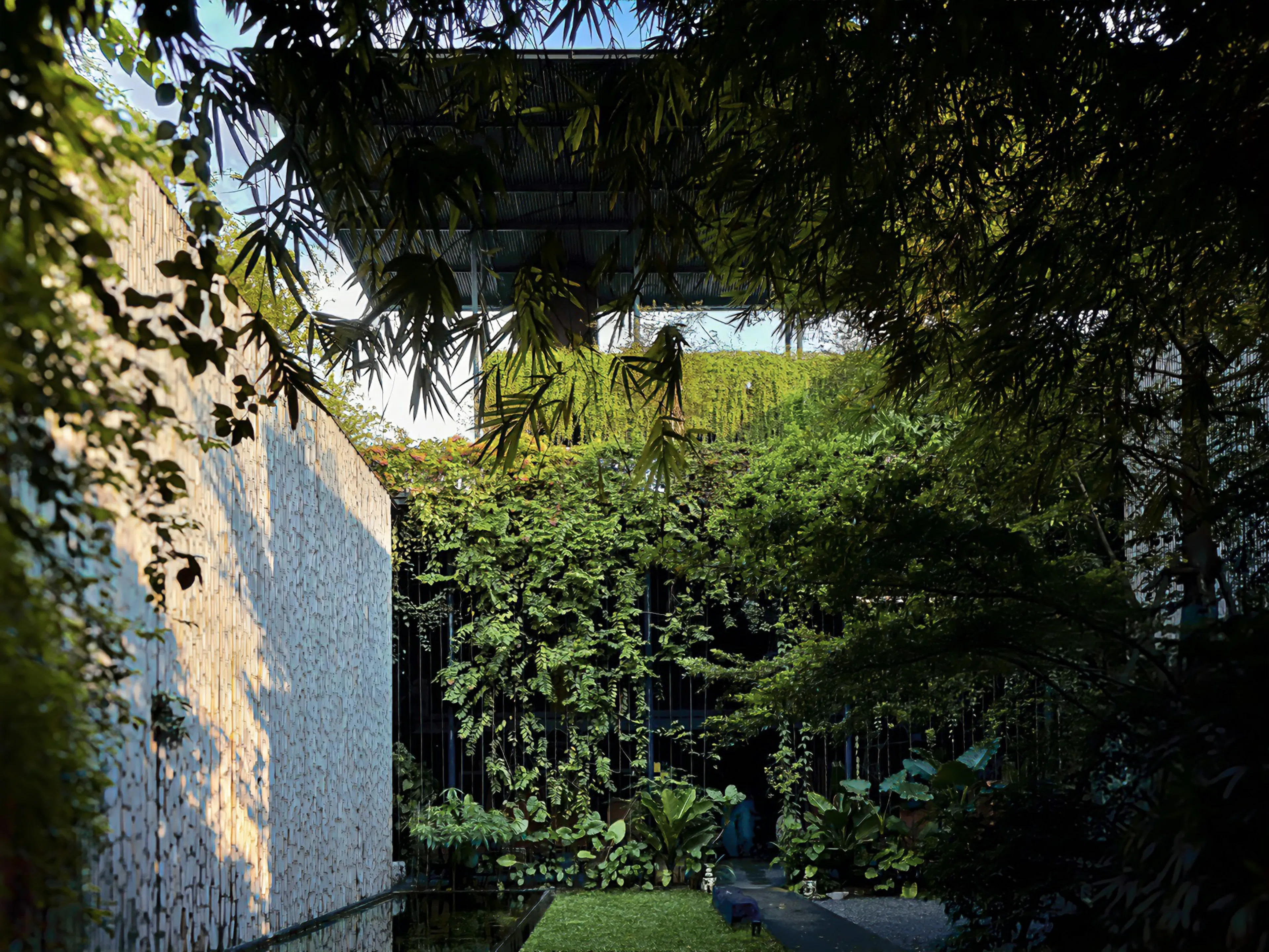 THE VIBES CO-SPACE — 9