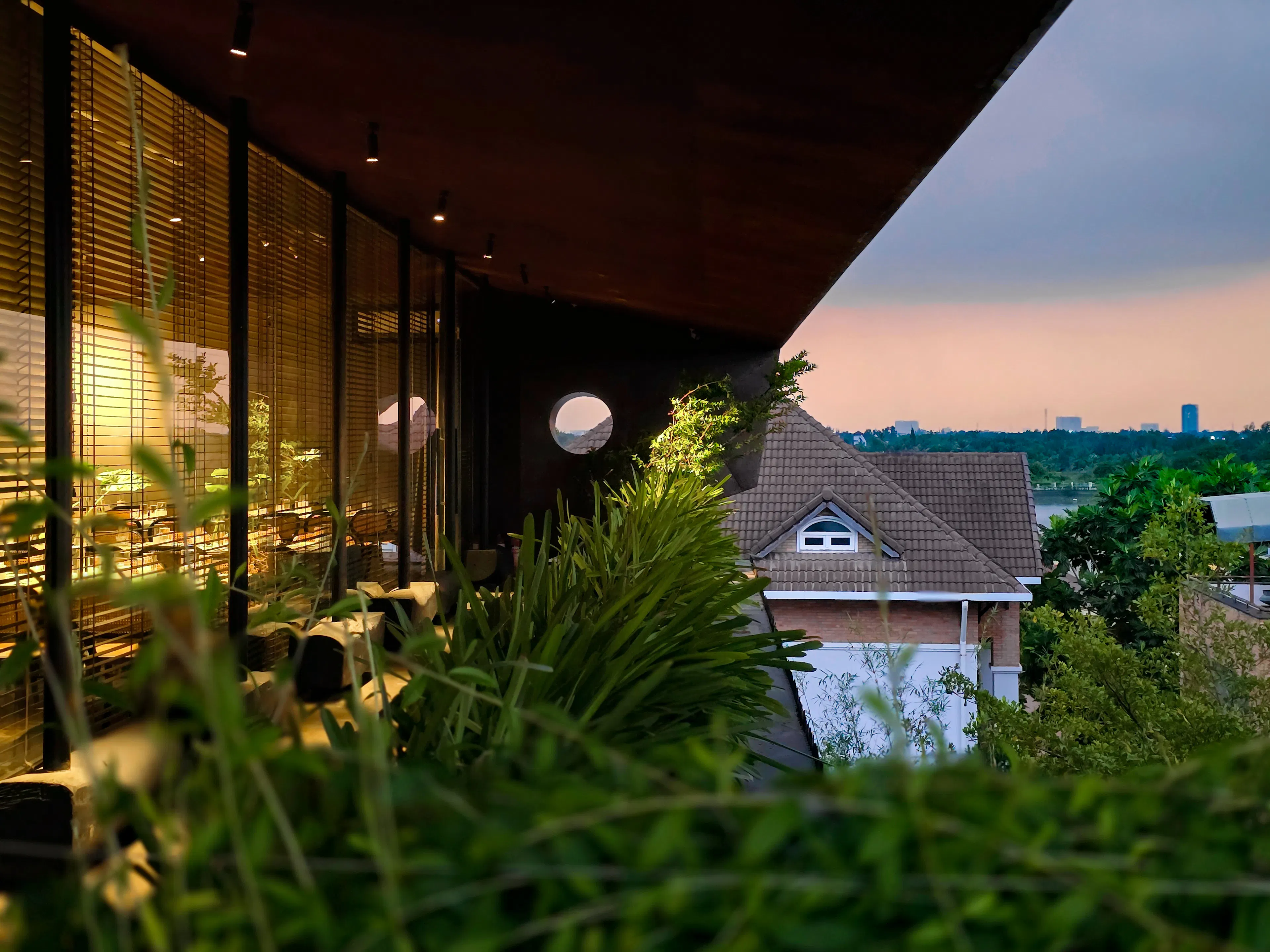 THE VIBES CO-SPACE — 40