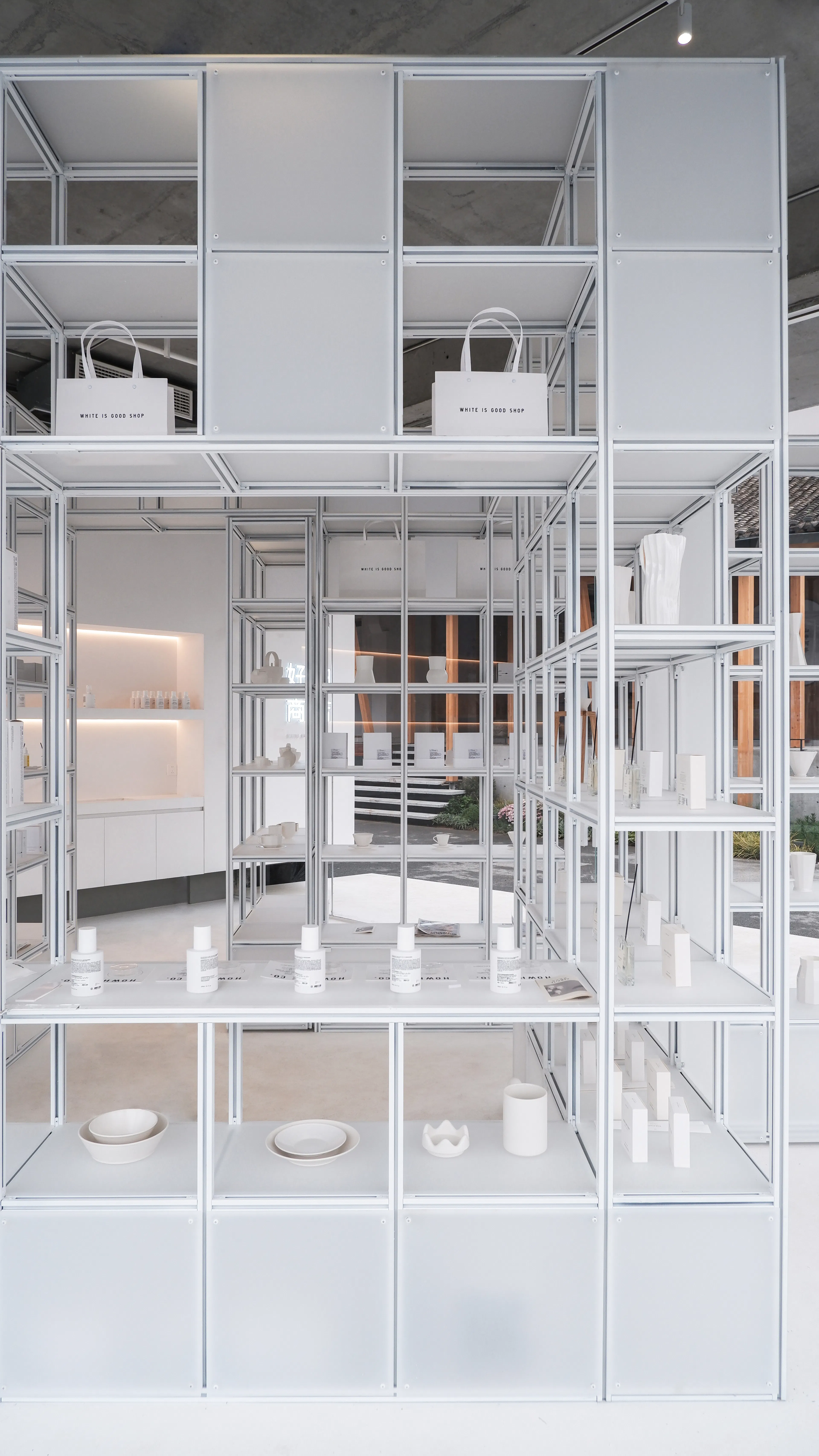 White Is Good Shop in Weipo — 15