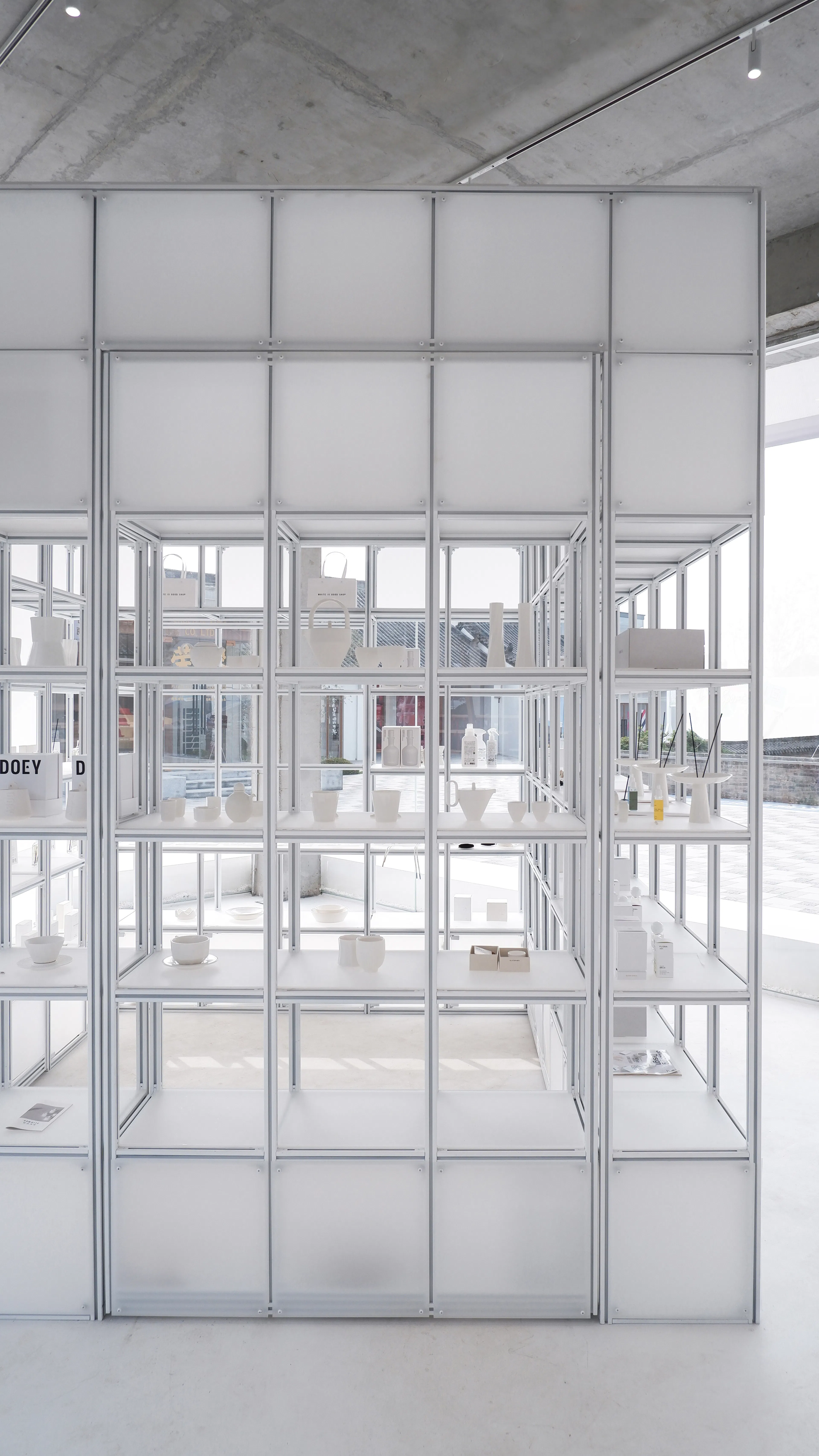 White Is Good Shop in Weipo — 16