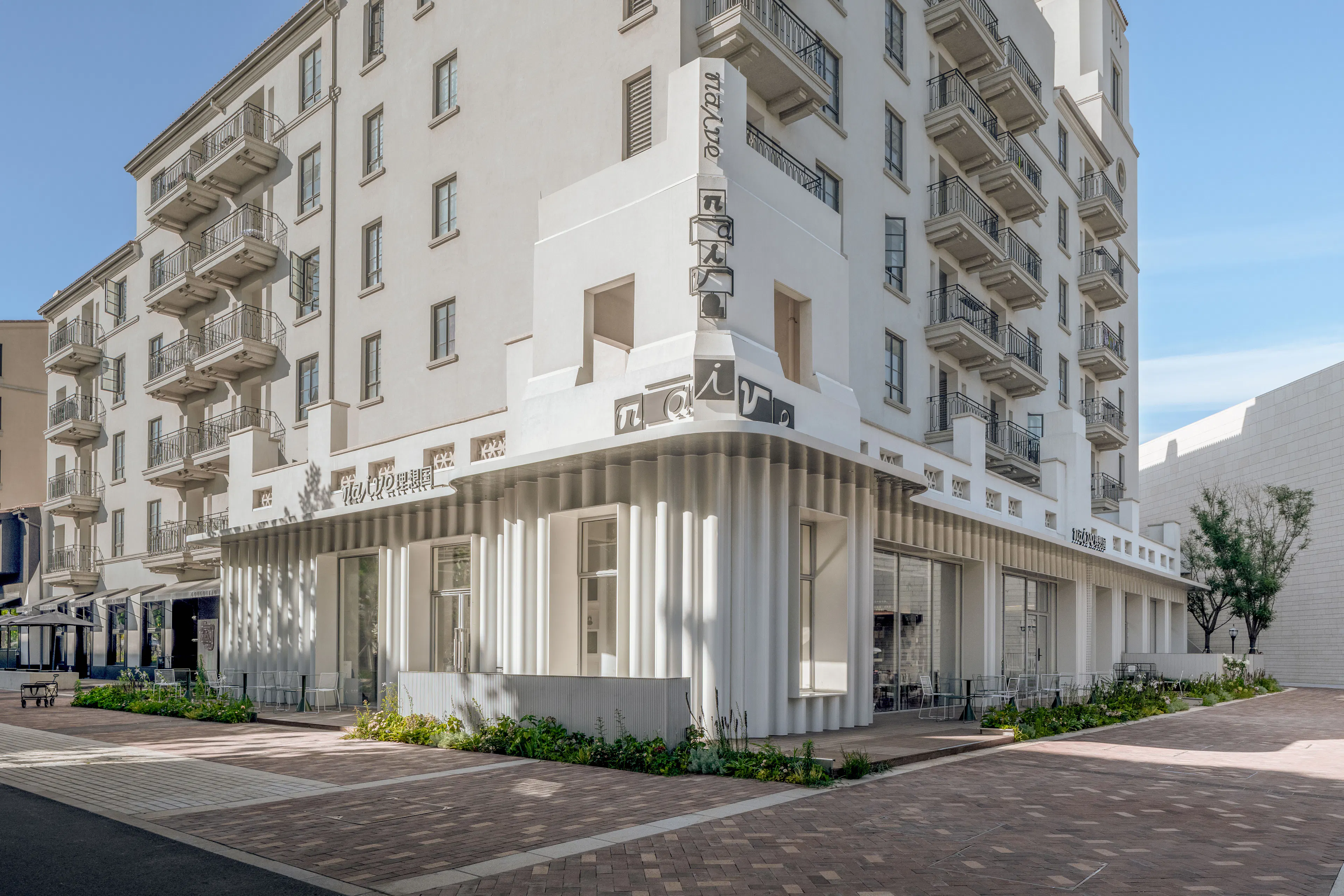 White Is Good Shop in Weipo — 26