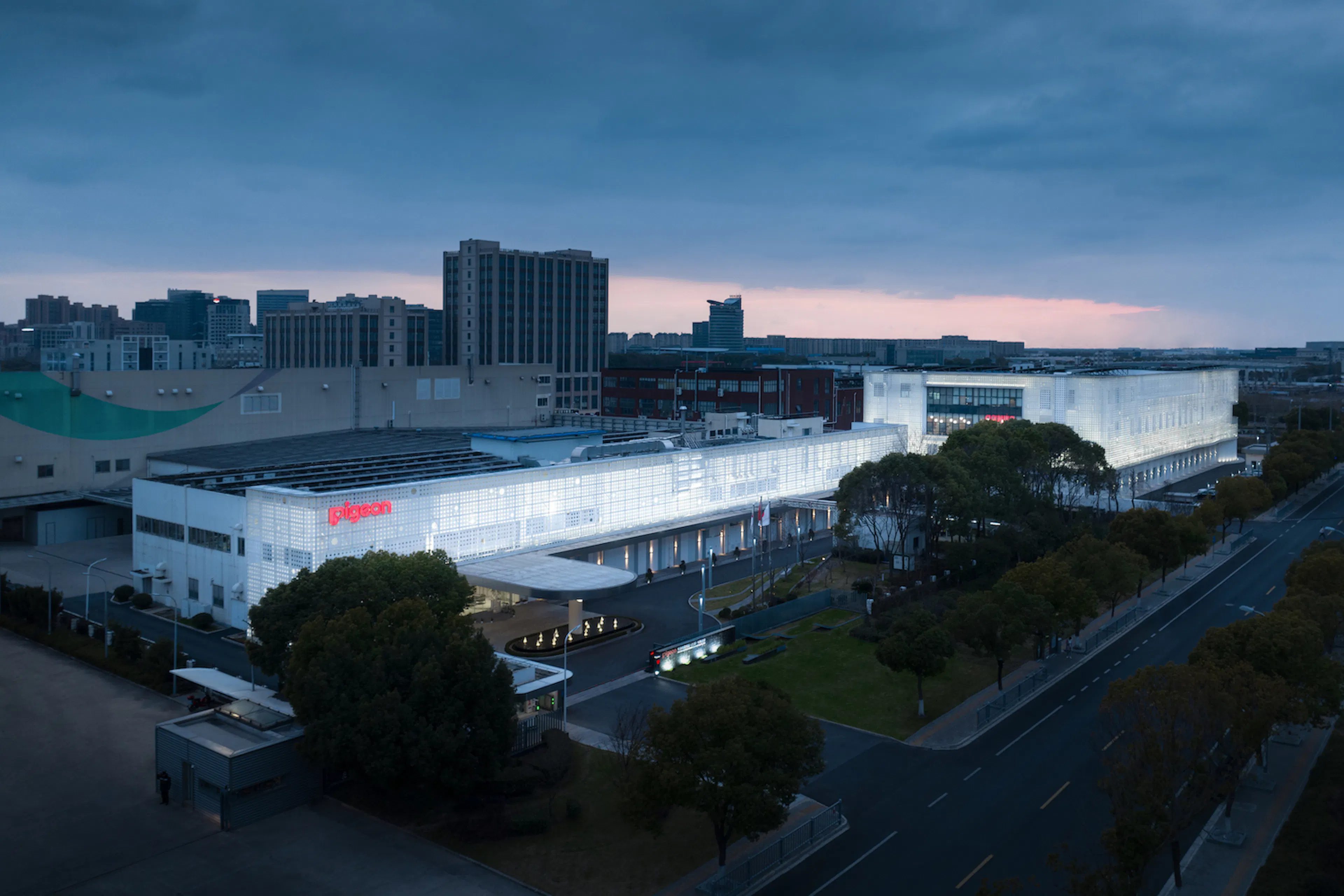 Offic of FAST RETAILING (CN) — 17