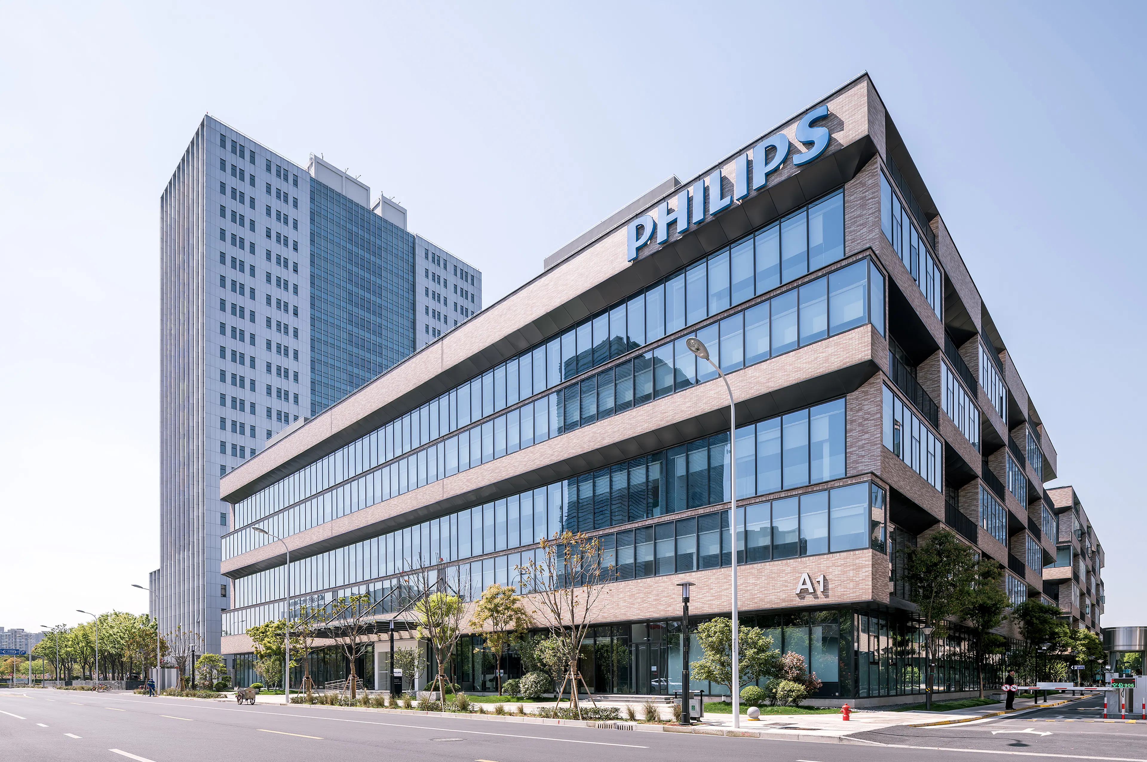 Offic of FAST RETAILING (CN) — 14