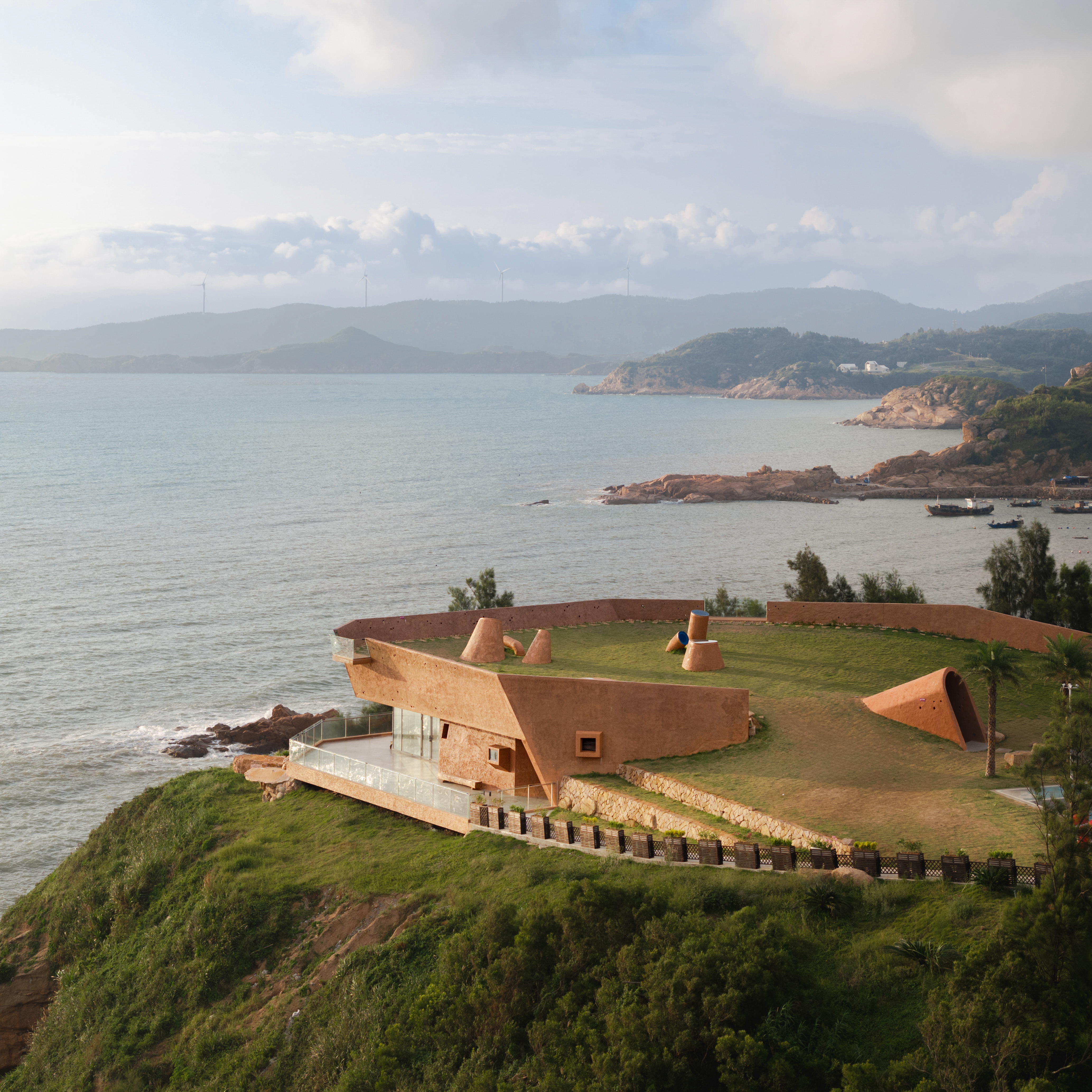 © He Wei Studio／3andwich Design