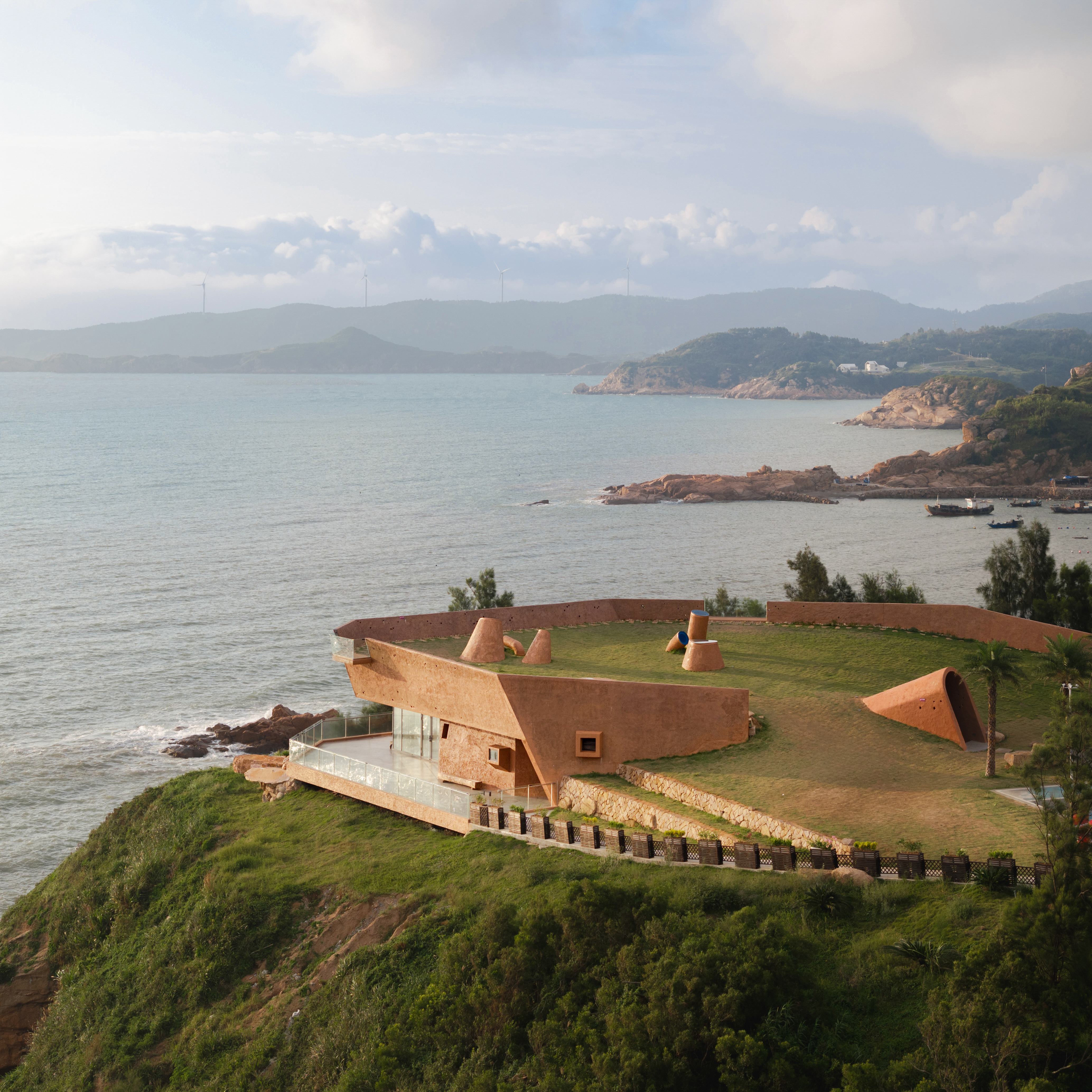 © He Wei Studio／3andwich Design