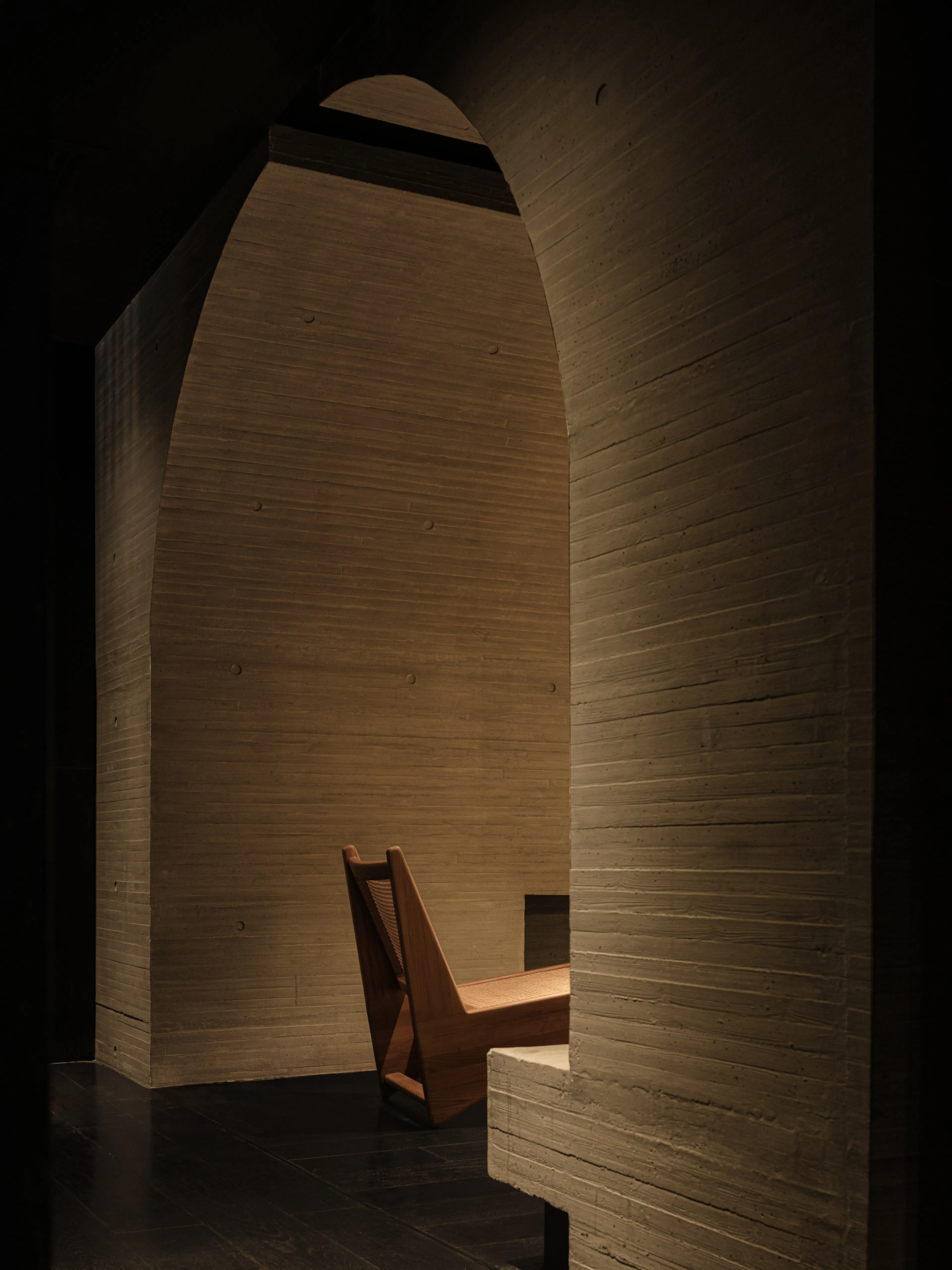 The Whisky Bar with a Concrete Identity — 25