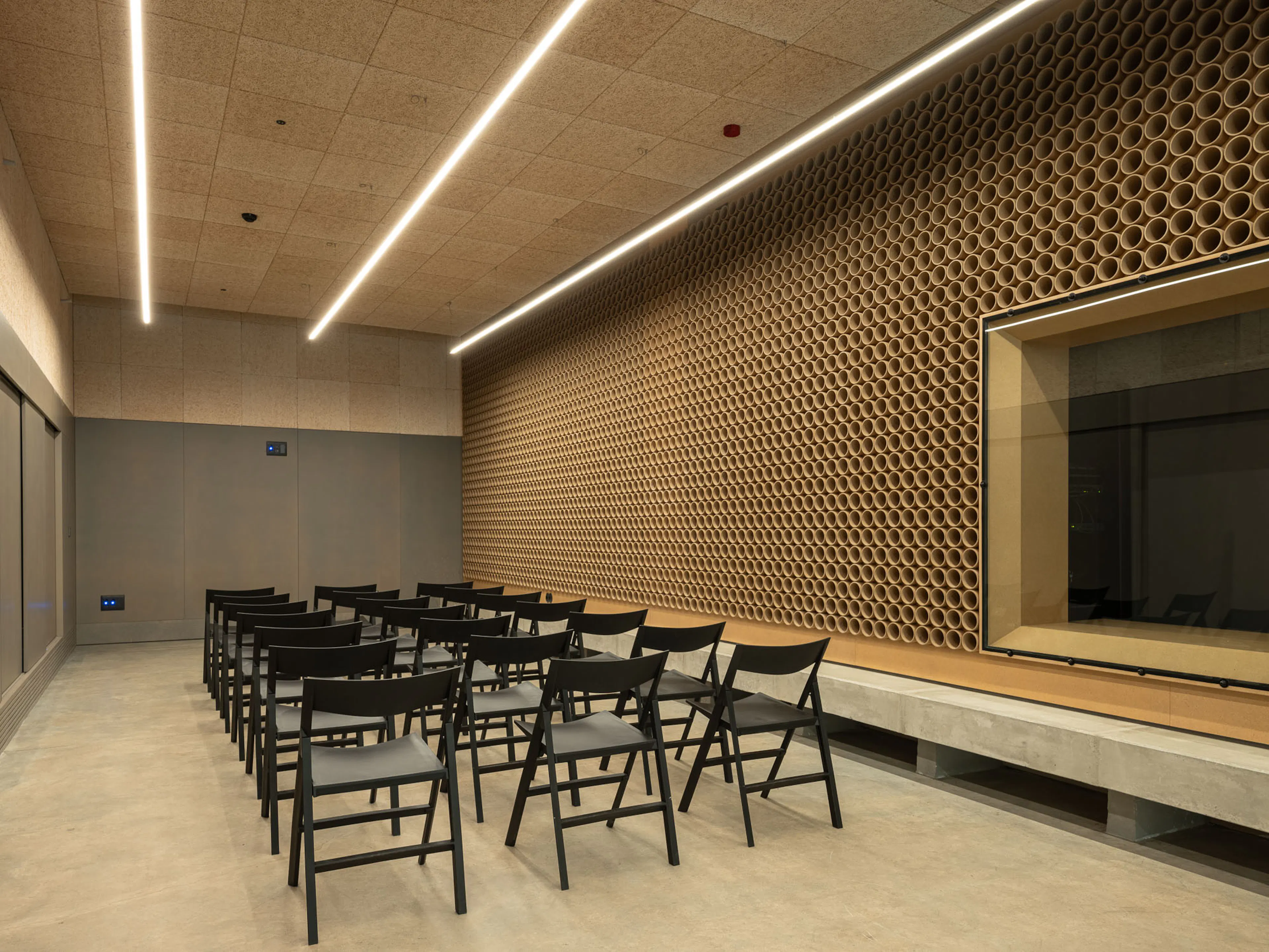 Red Cross on the Street. A Cardboard Office — 17