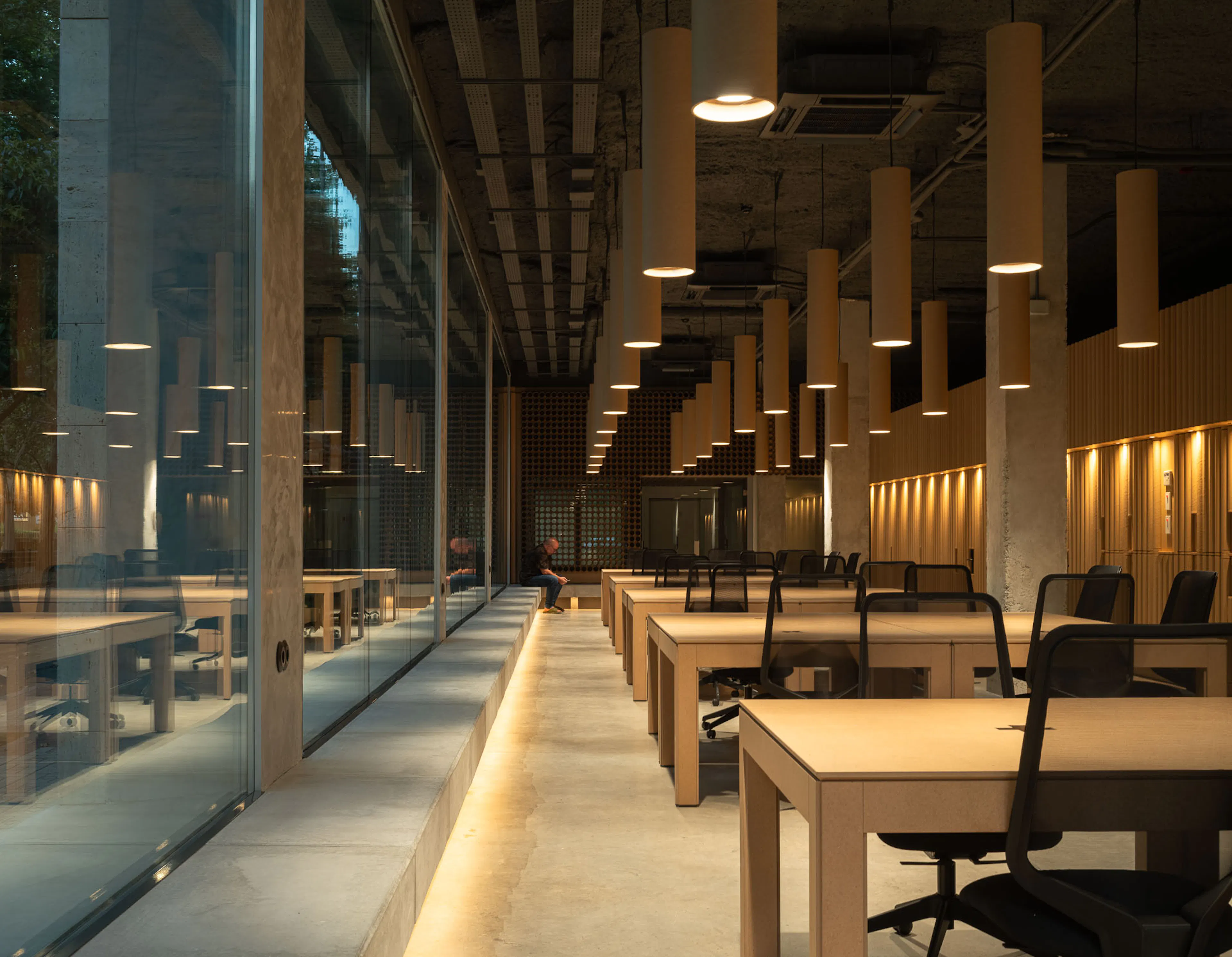 Red Cross on the Street. A Cardboard Office — 8