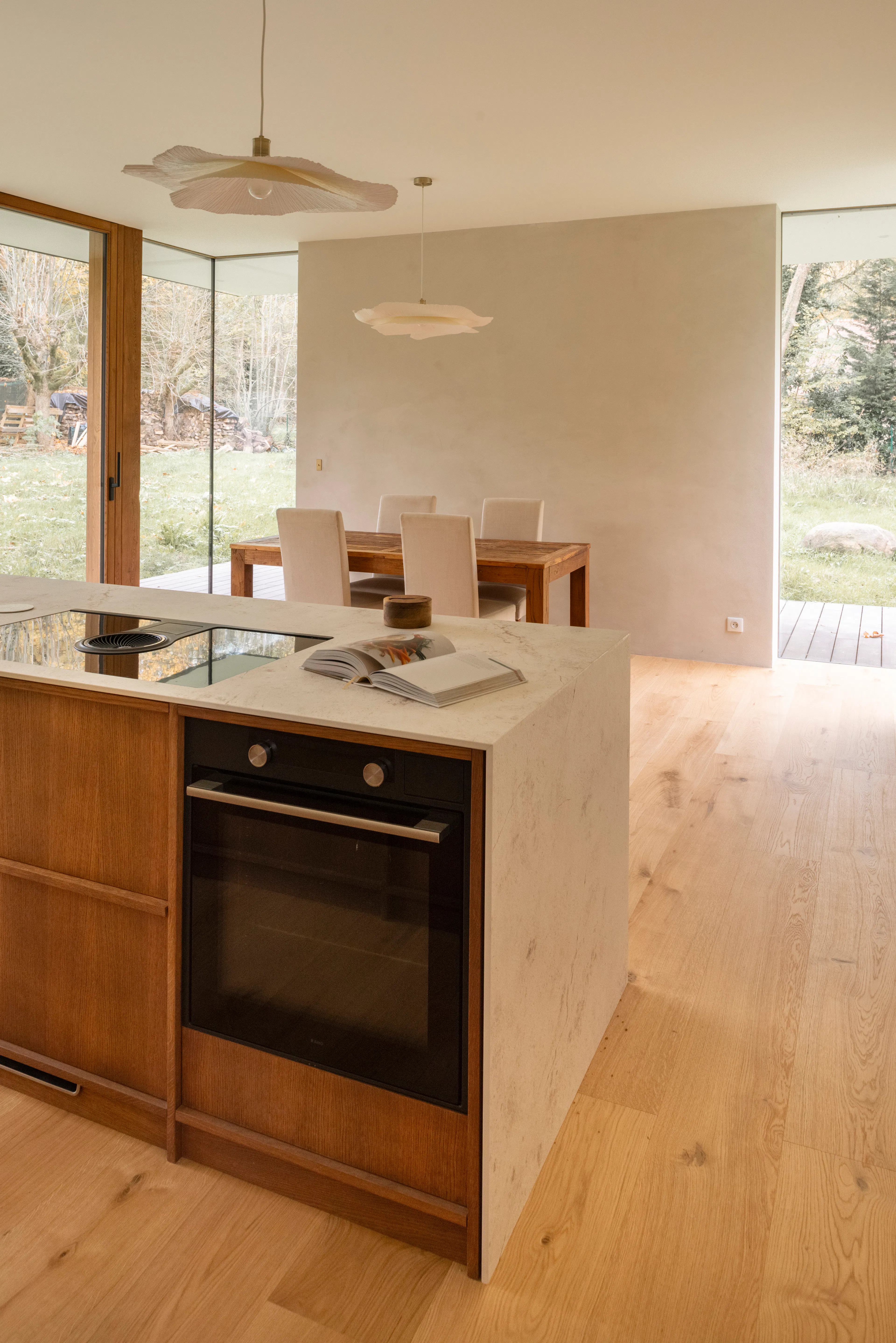 Sous les Ailes — 12