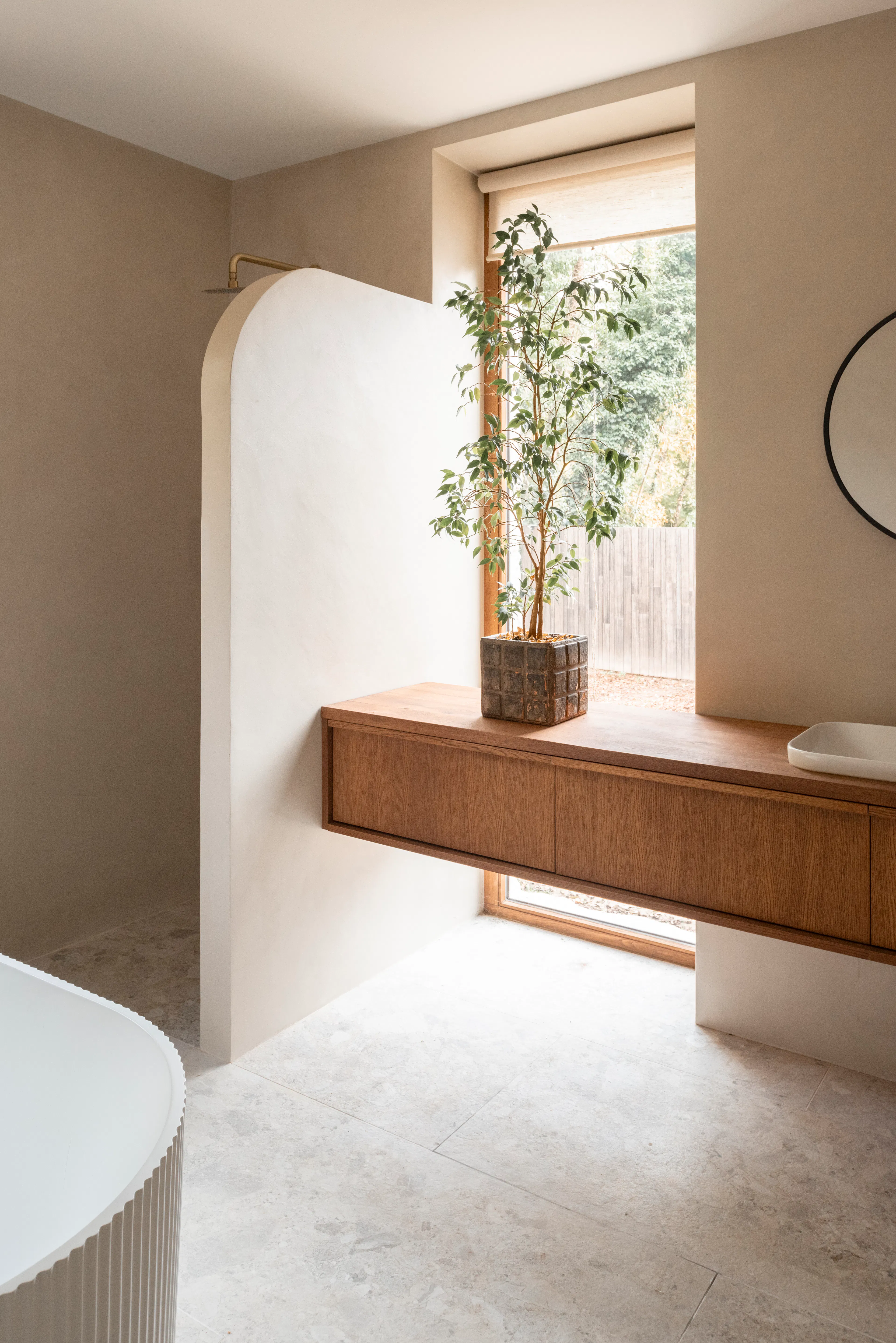 Sous les Ailes — 10