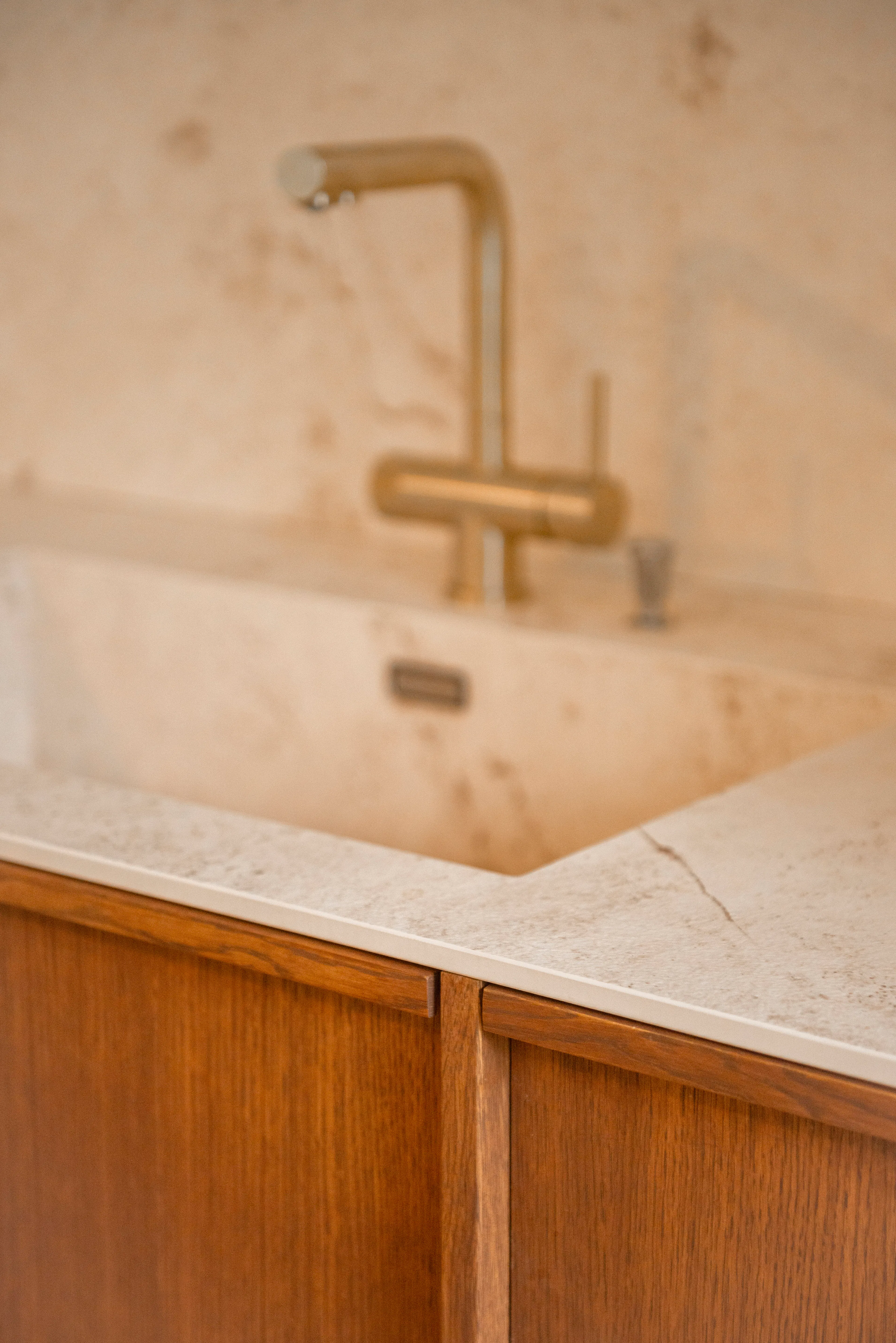 Sous les Ailes — 16