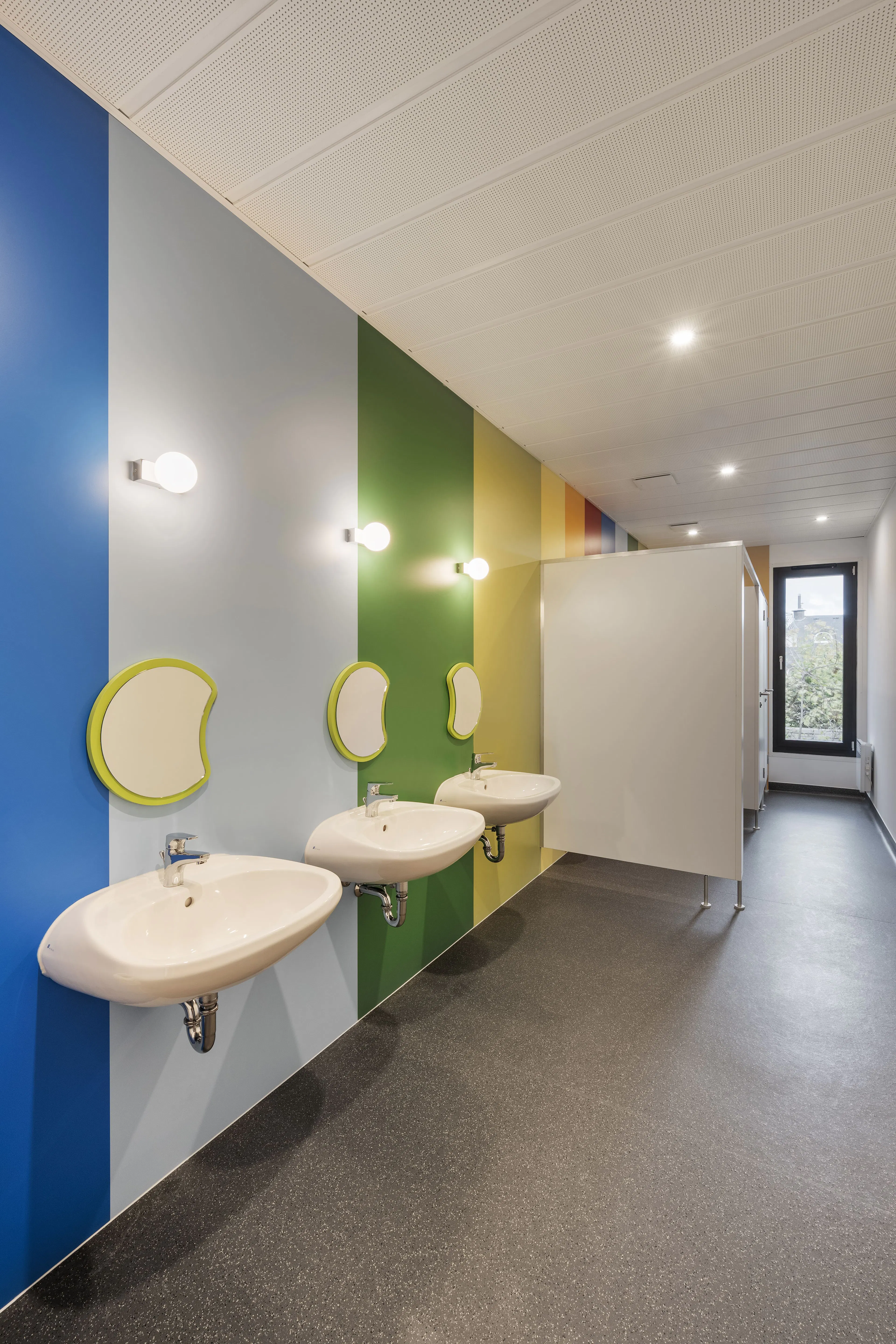 Container into Classroom - German School of Budapest — 18