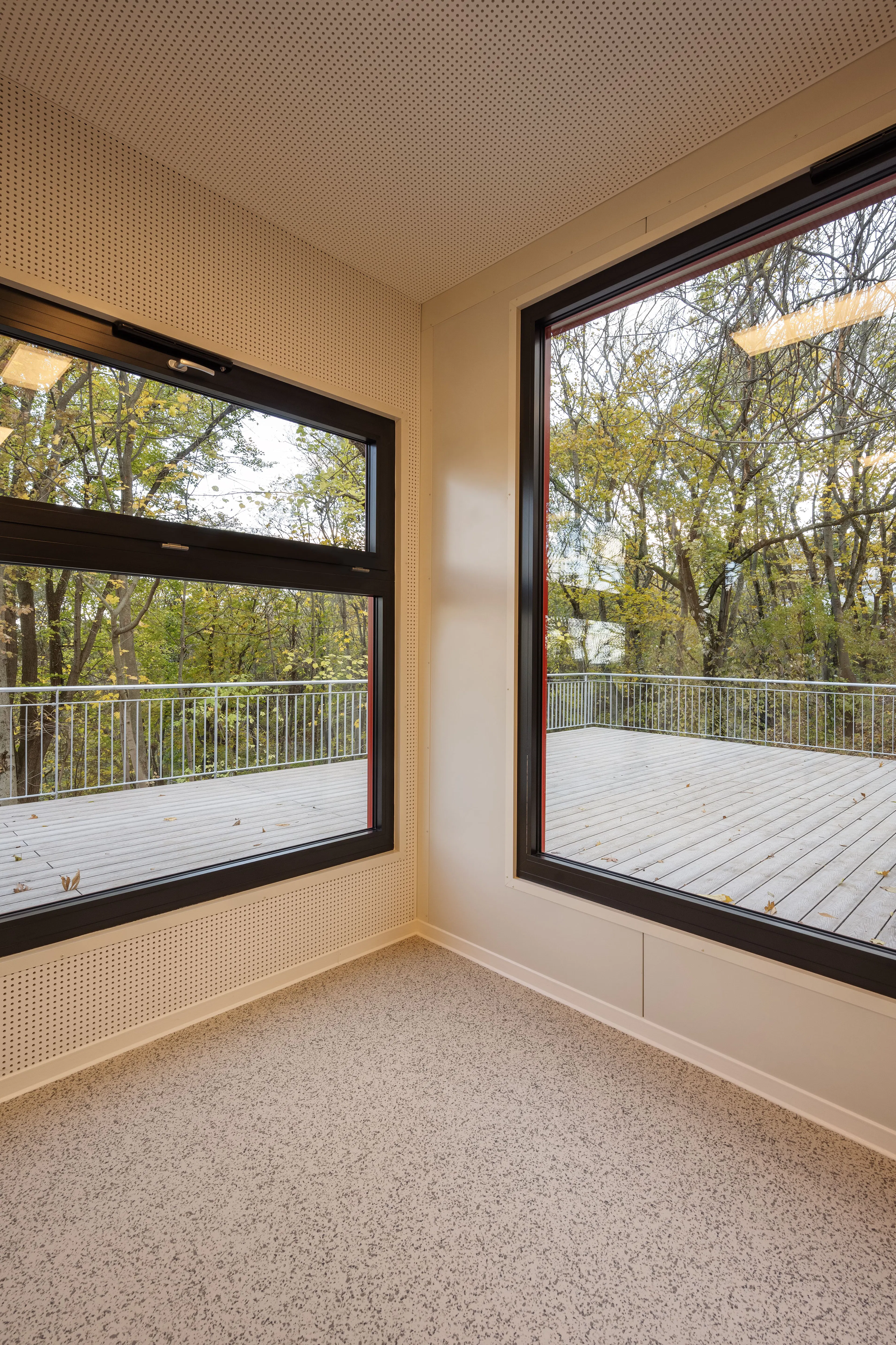 Container into Classroom - German School of Budapest — 13