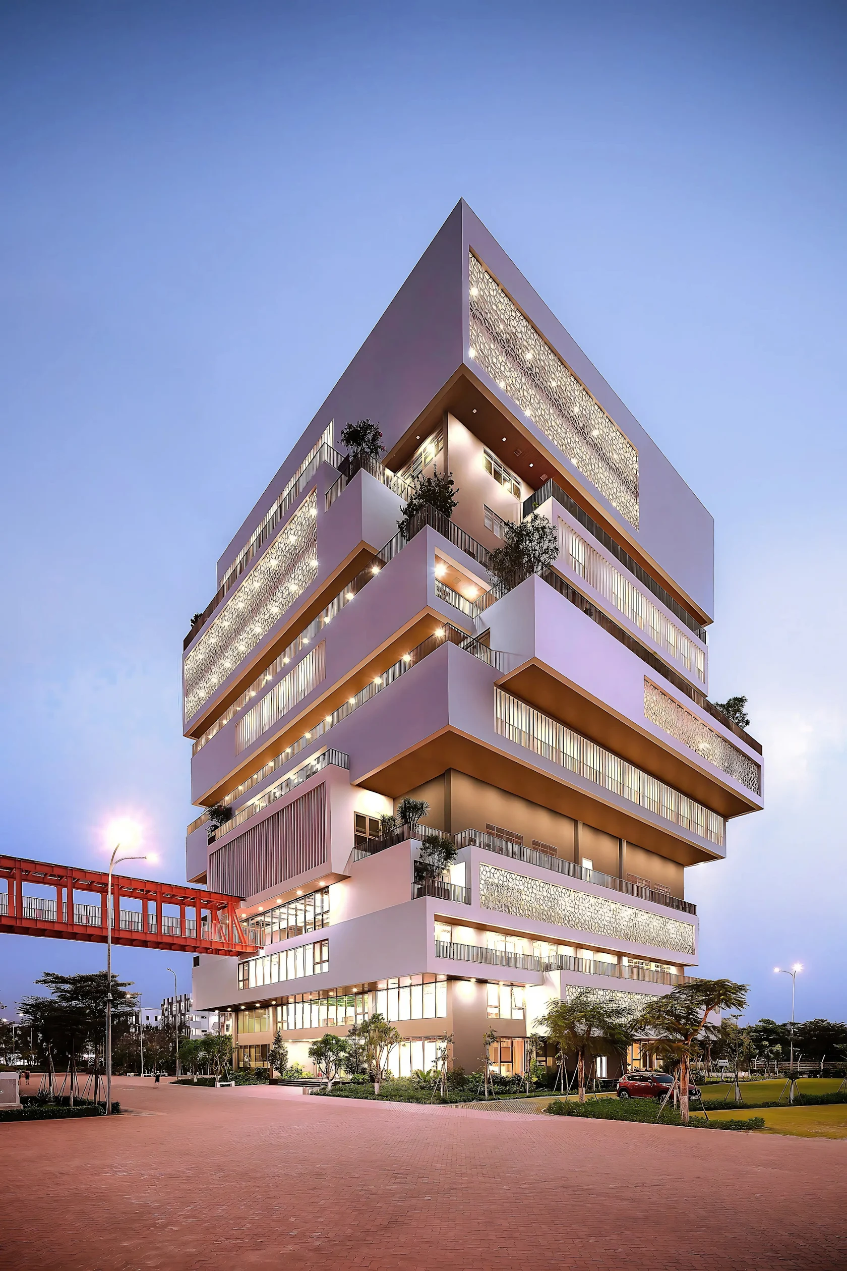Alpha Building Headquarters – FPT University Da Nang by Huni ...