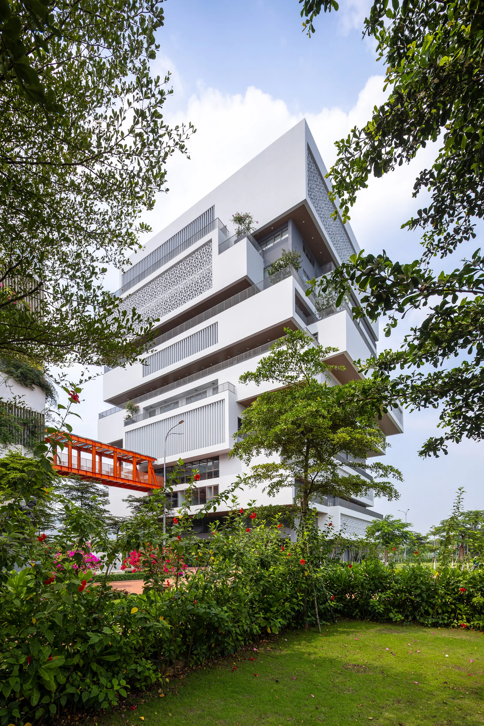 Alpha Building Headquarters – FPT University Da Nang by Huni ...