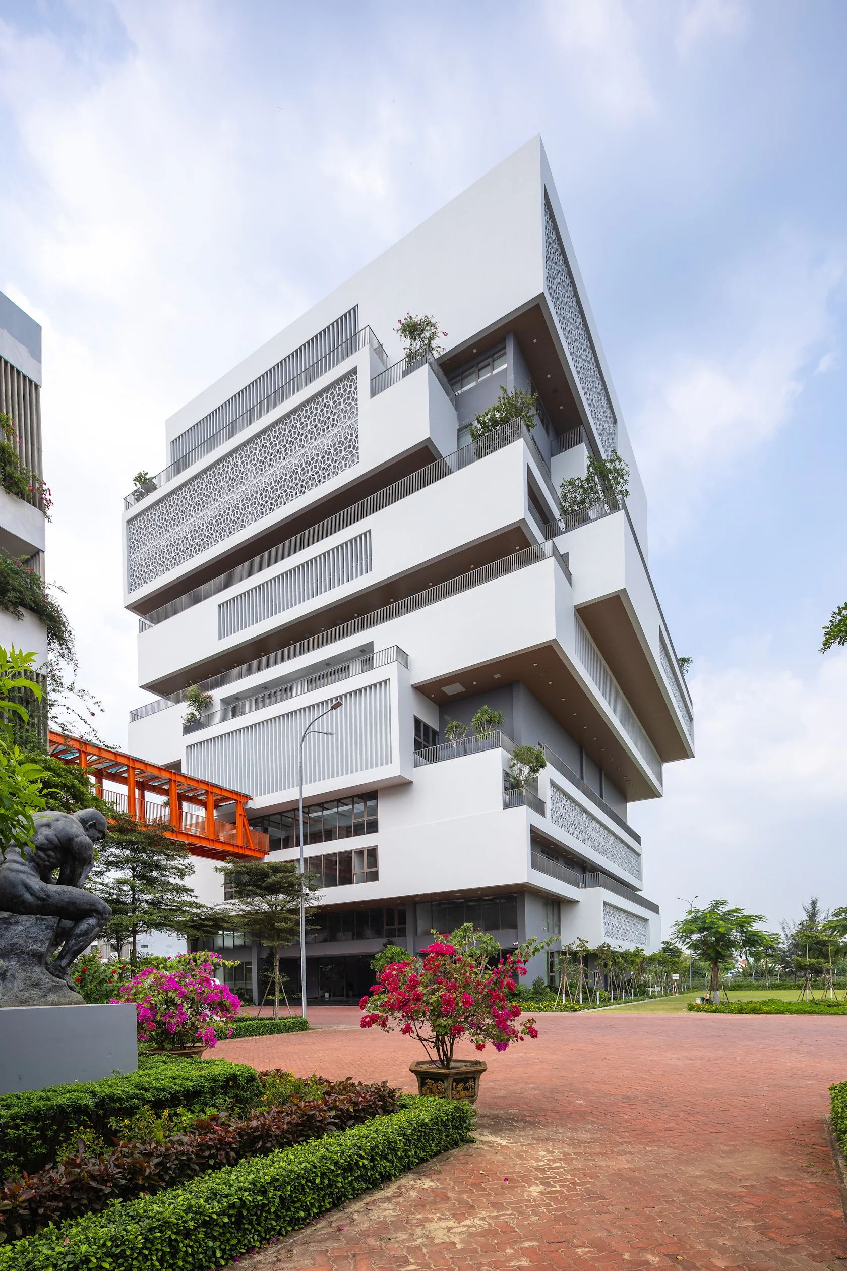 Alpha Building Headquarters – FPT University Da Nang by Huni ...