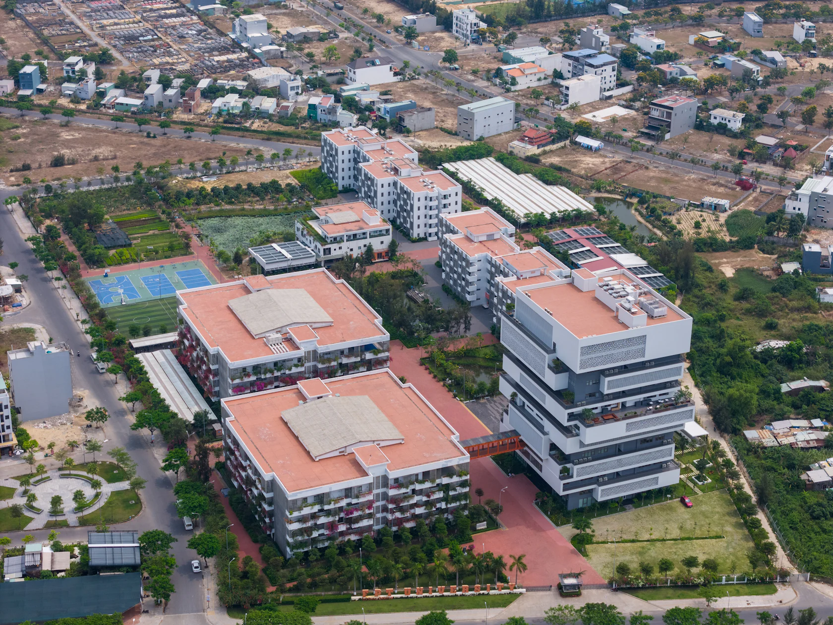 Alpha Building Headquarters – FPT University Da Nang by Huni ...