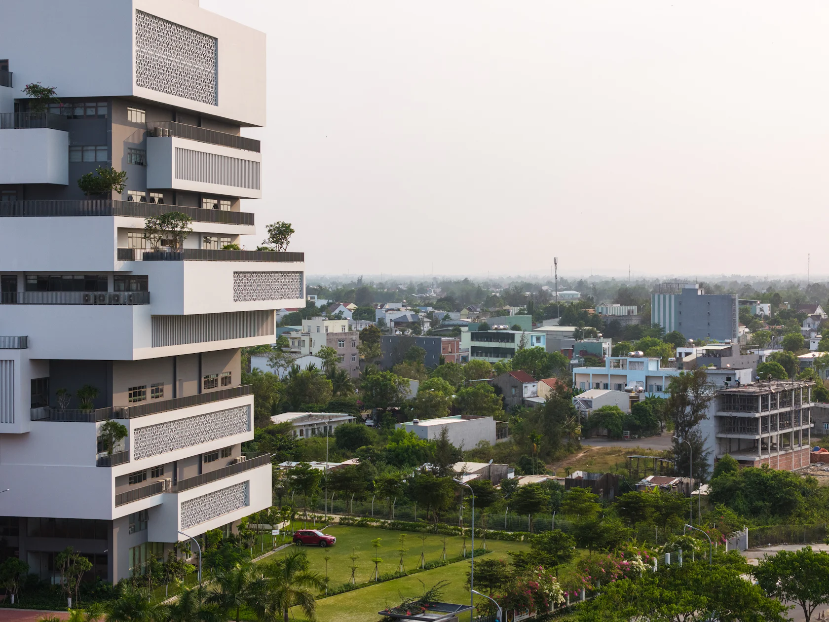 Alpha Building Headquarters – FPT University Da Nang by Huni ...