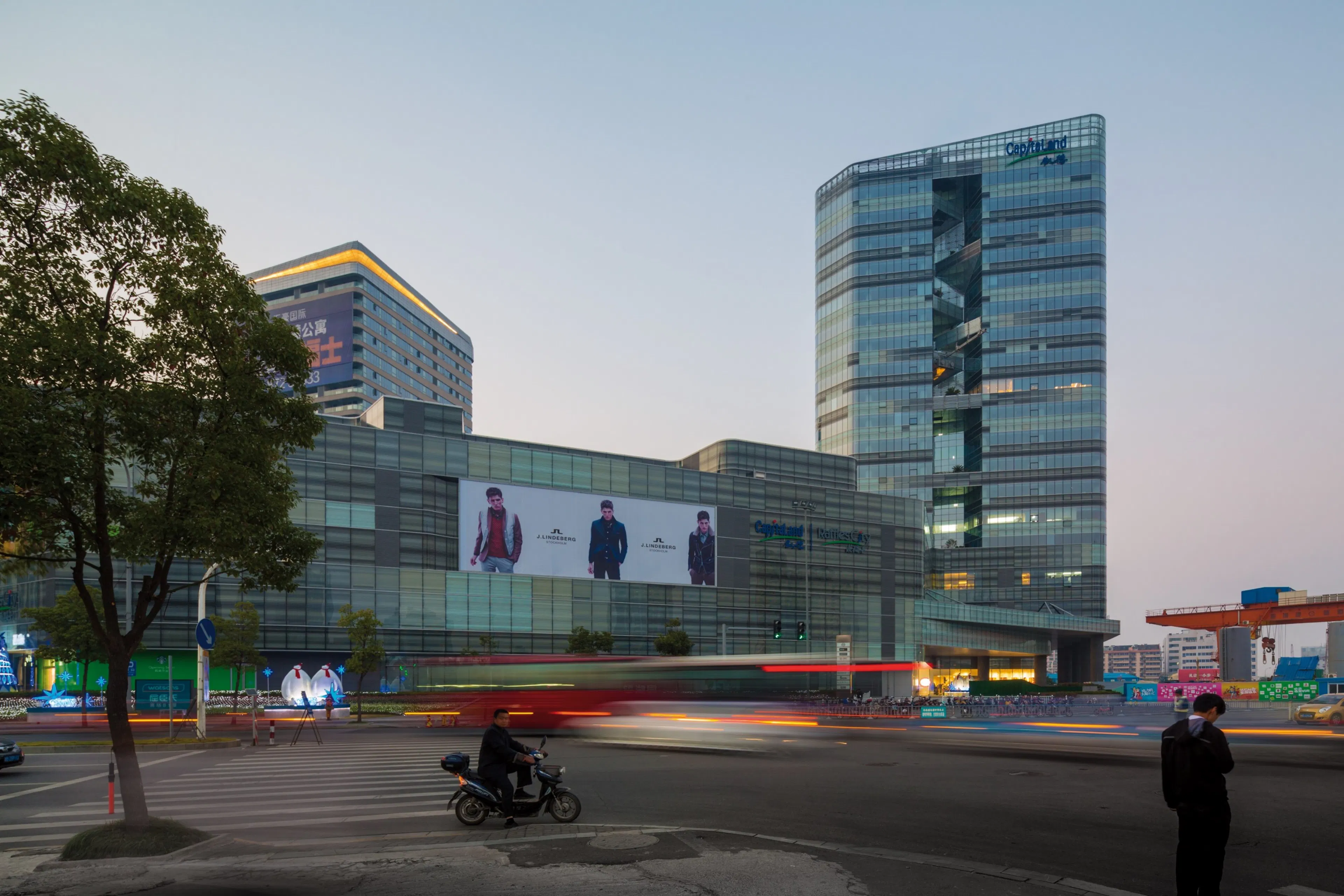 The floating pier commercial — 28