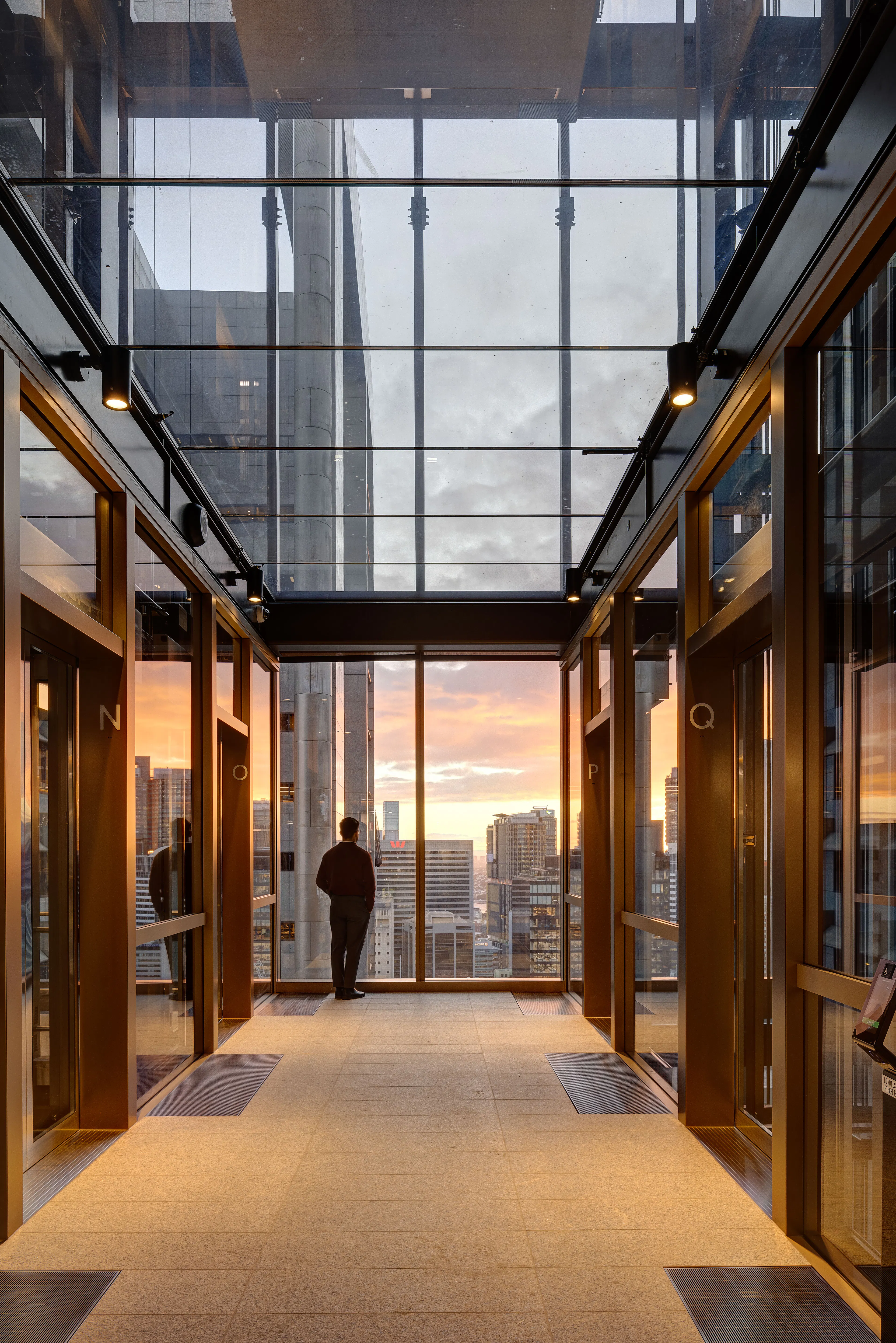 1 Elizabeth detail 18