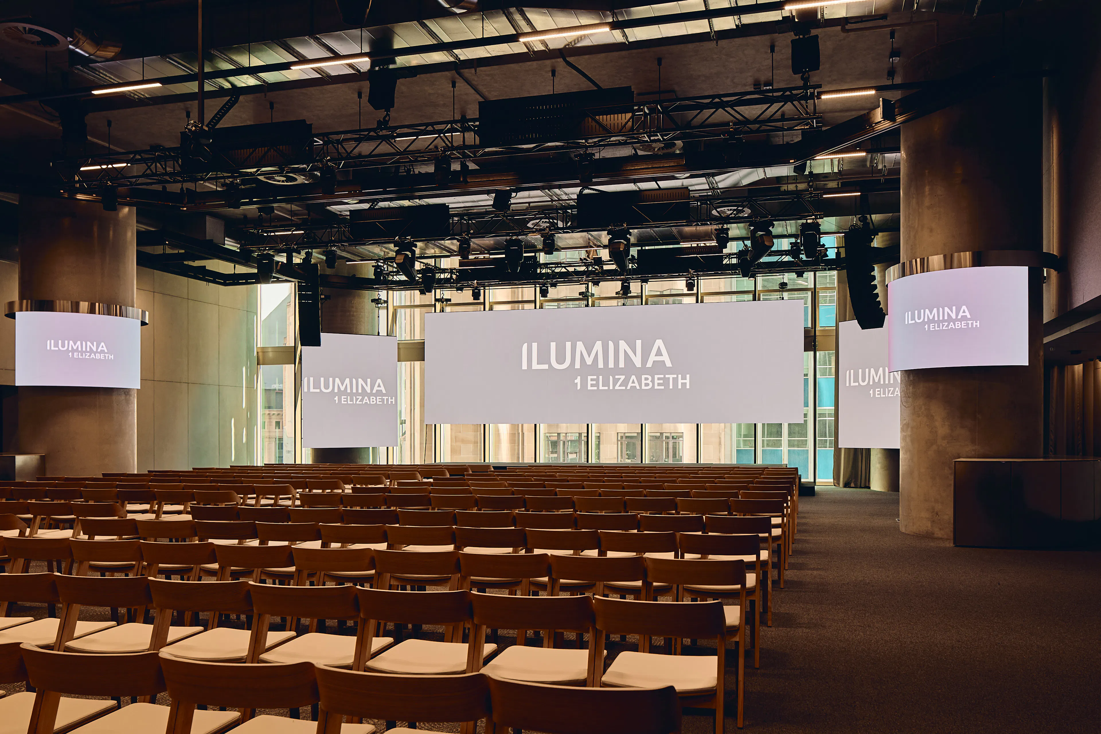 1 Elizabeth detail 17