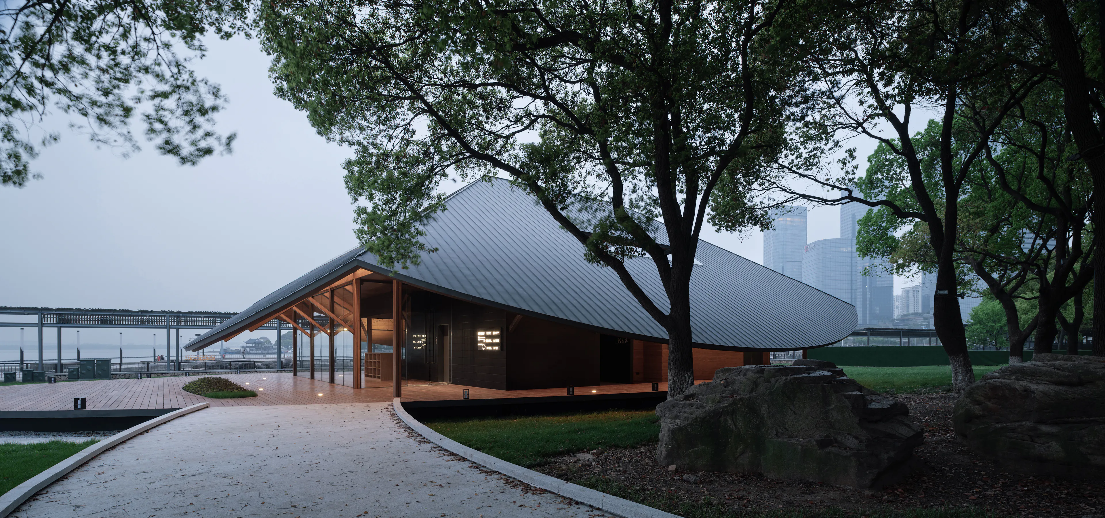 Jinji Lake Pavilion — 4