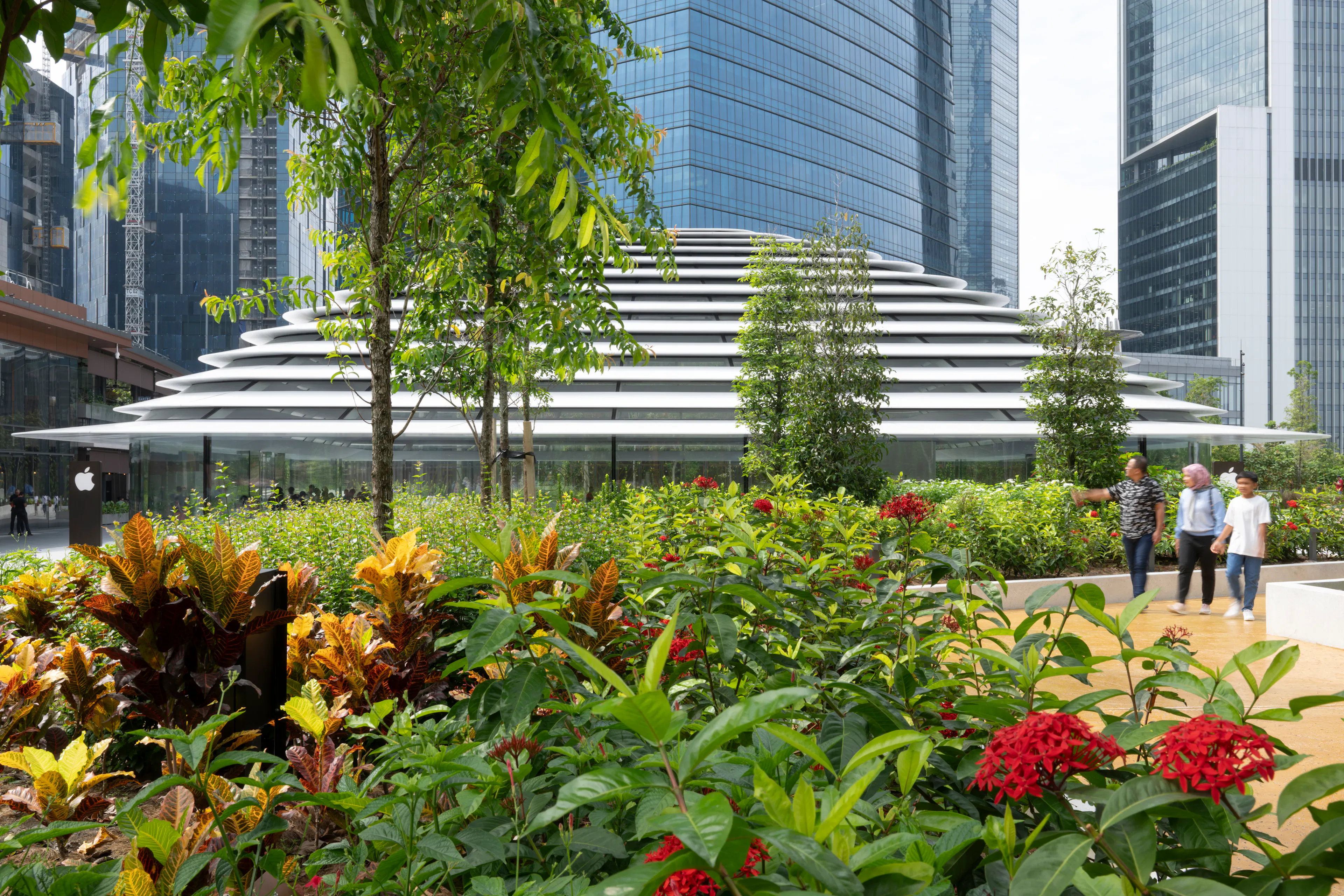 Apple The Exchange TRX — 8