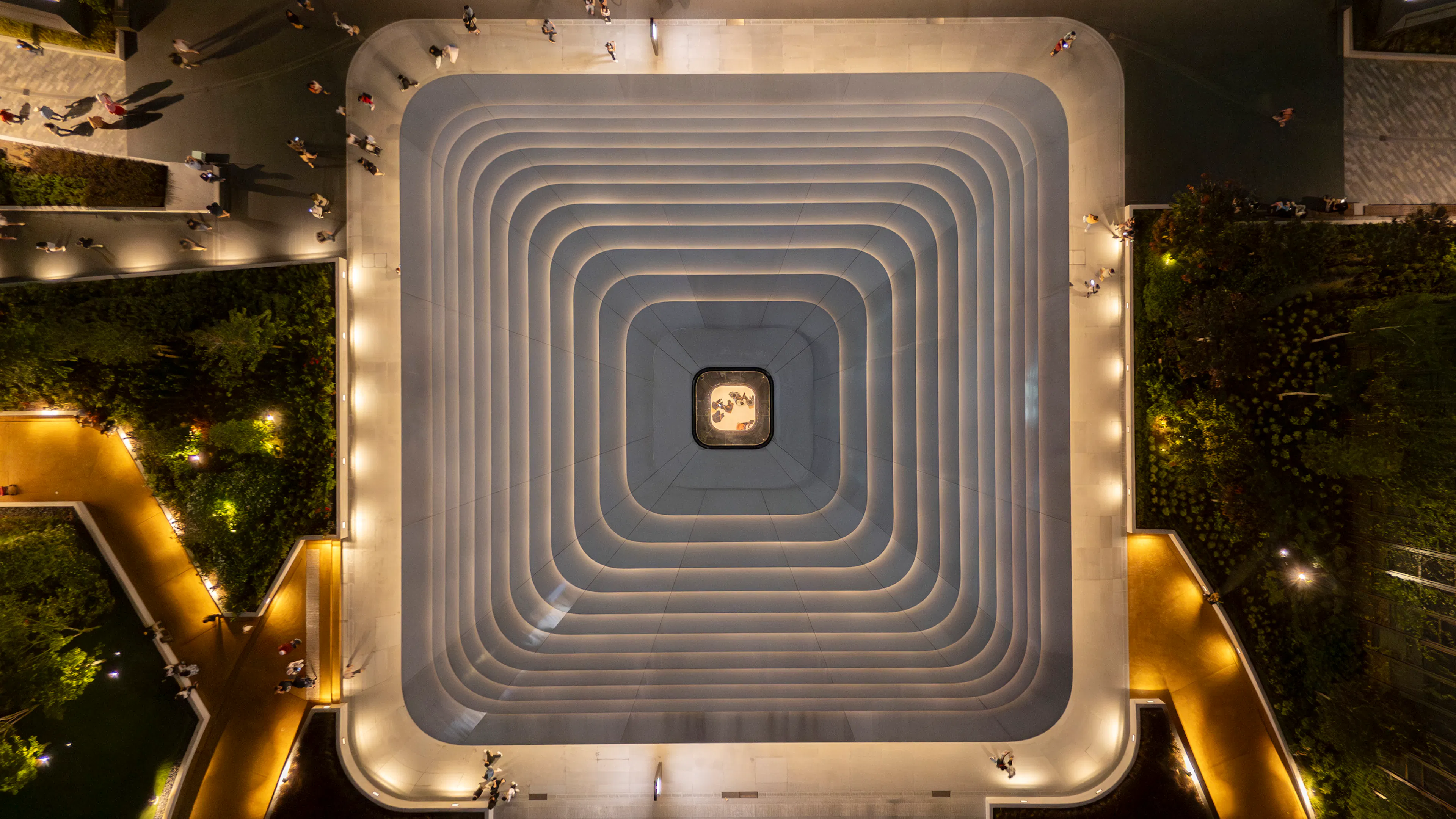 Apple The Exchange TRX — 15