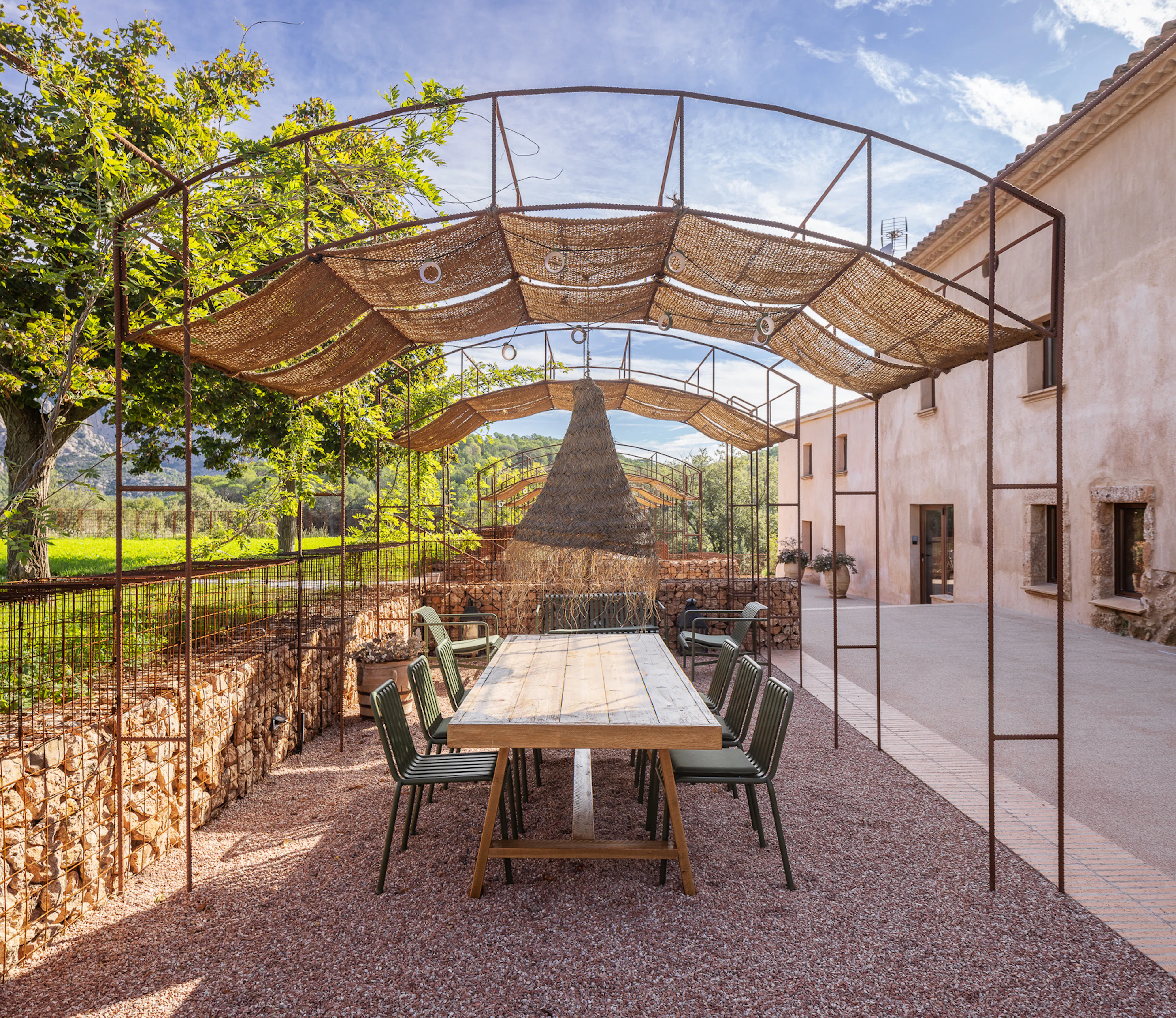 Hotel Masía Can Farrés. Restoring the links between architecture and landscape — 4