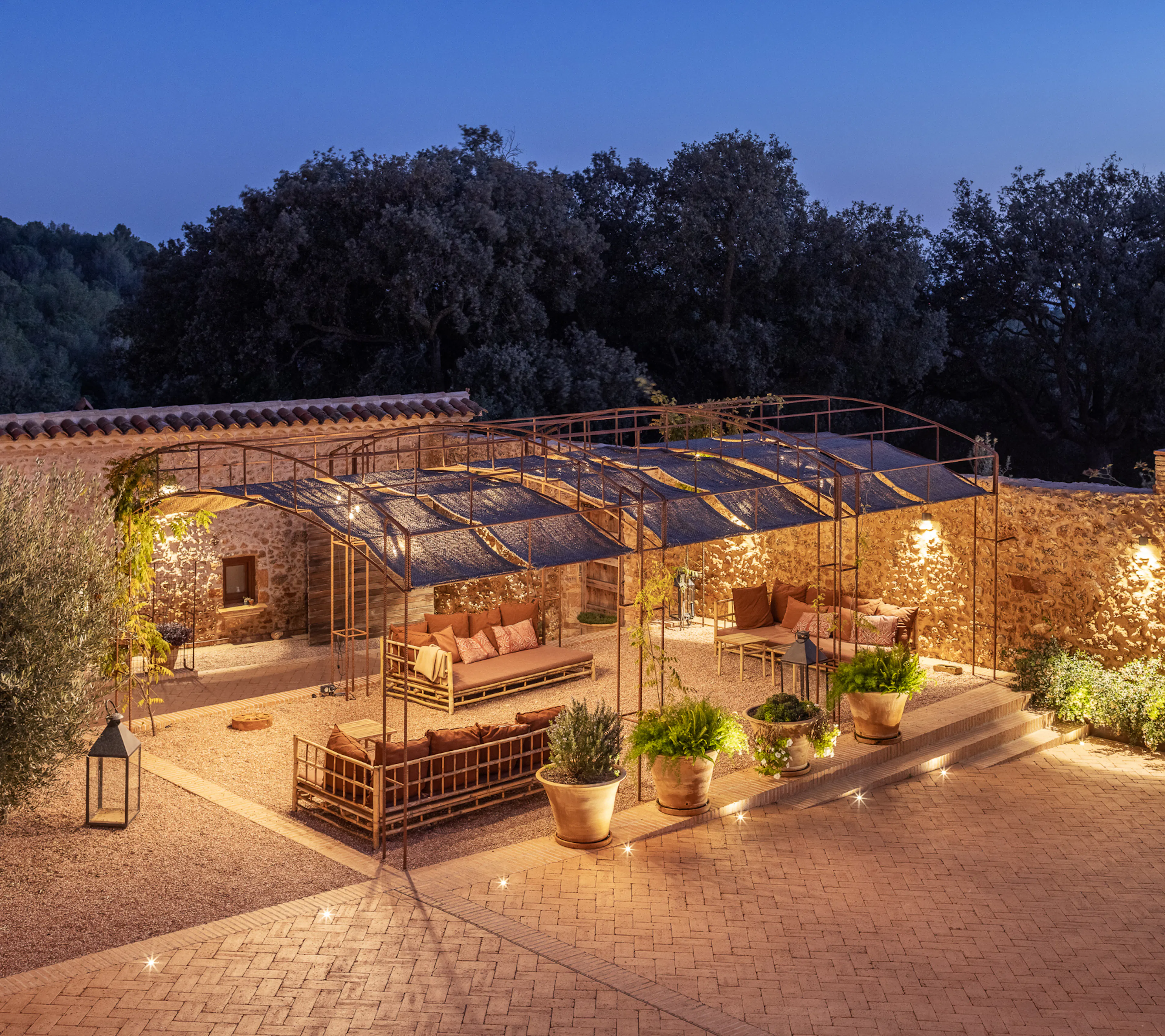 Hotel Masía Can Farrés. Restoring the links between architecture and landscape — 5