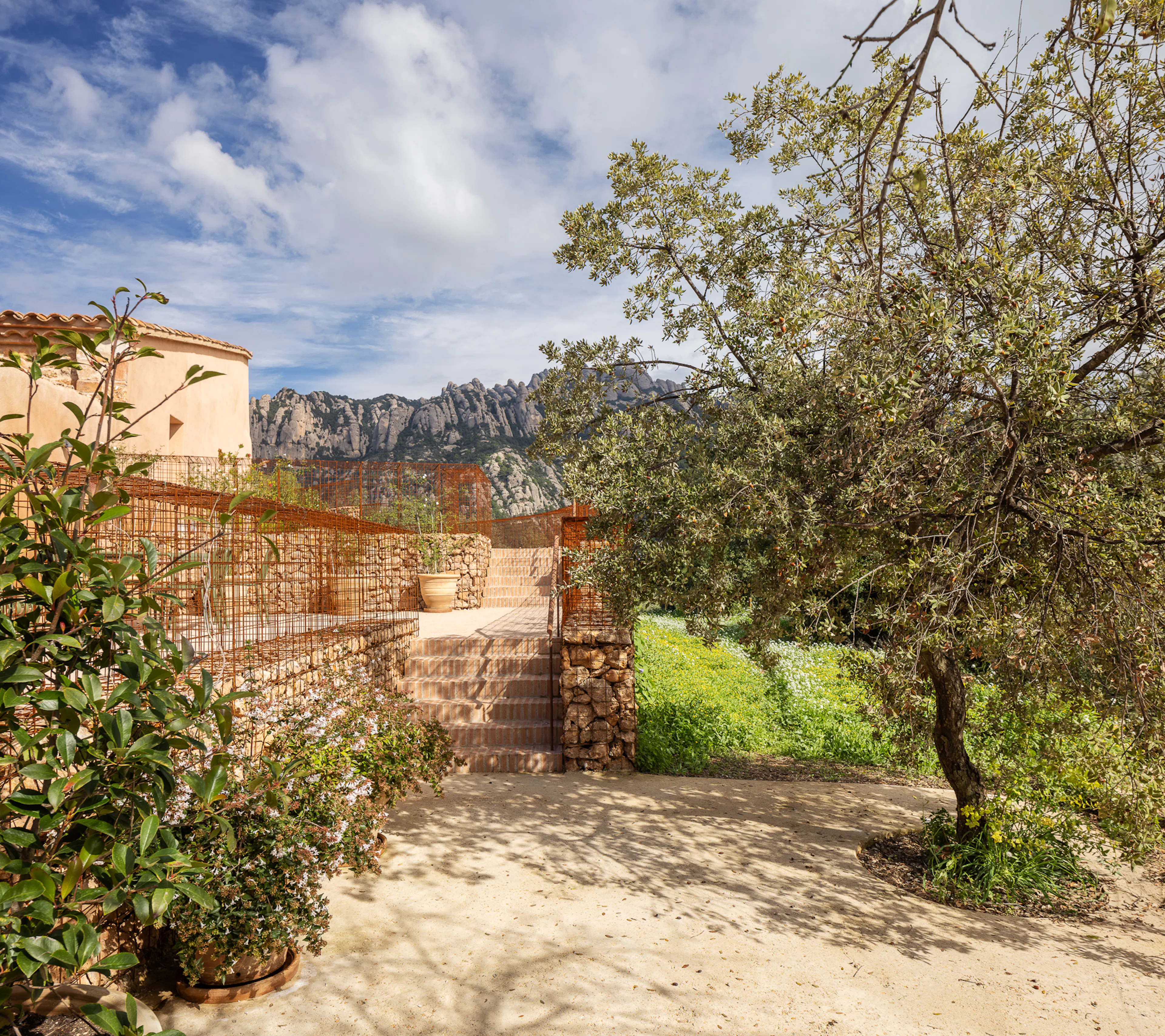Hotel Masía Can Farrés. Restoring the links between architecture and landscape — 6