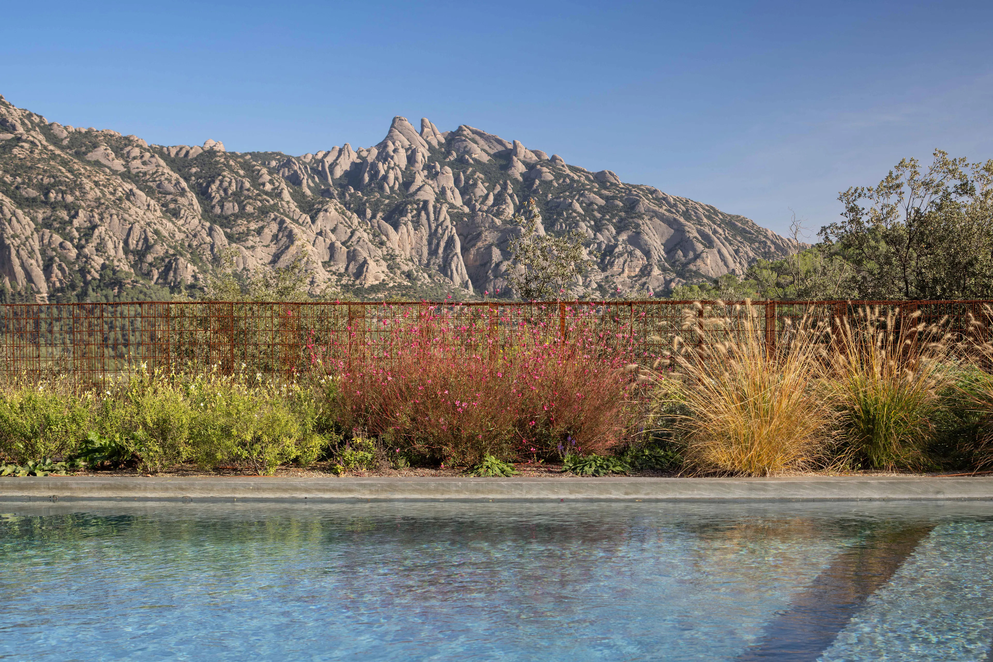 Hotel Masía Can Farrés. Restoring the links between architecture and landscape — 9