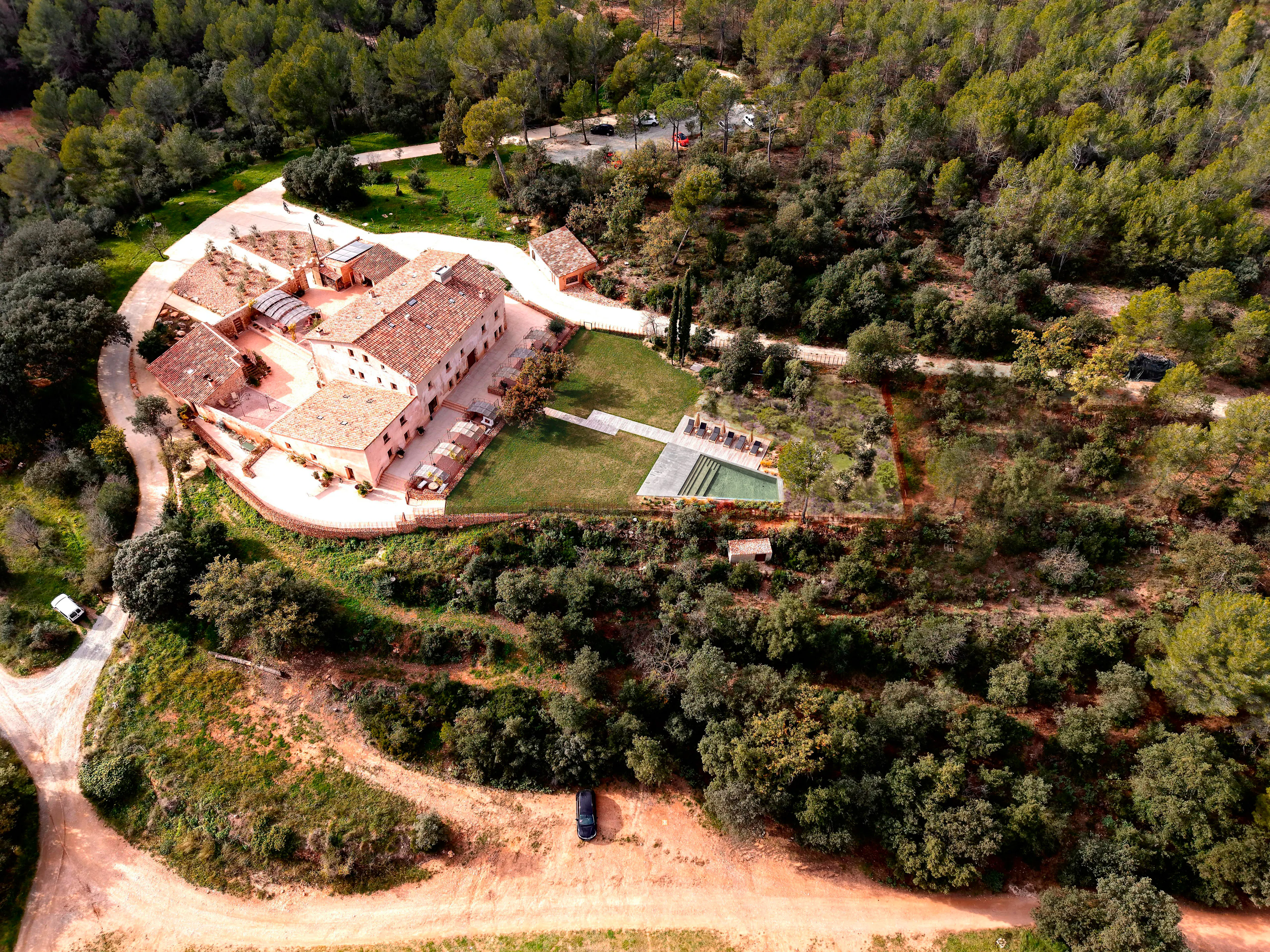 Hotel Masía Can Farrés. Restoring the links between architecture and landscape — 11