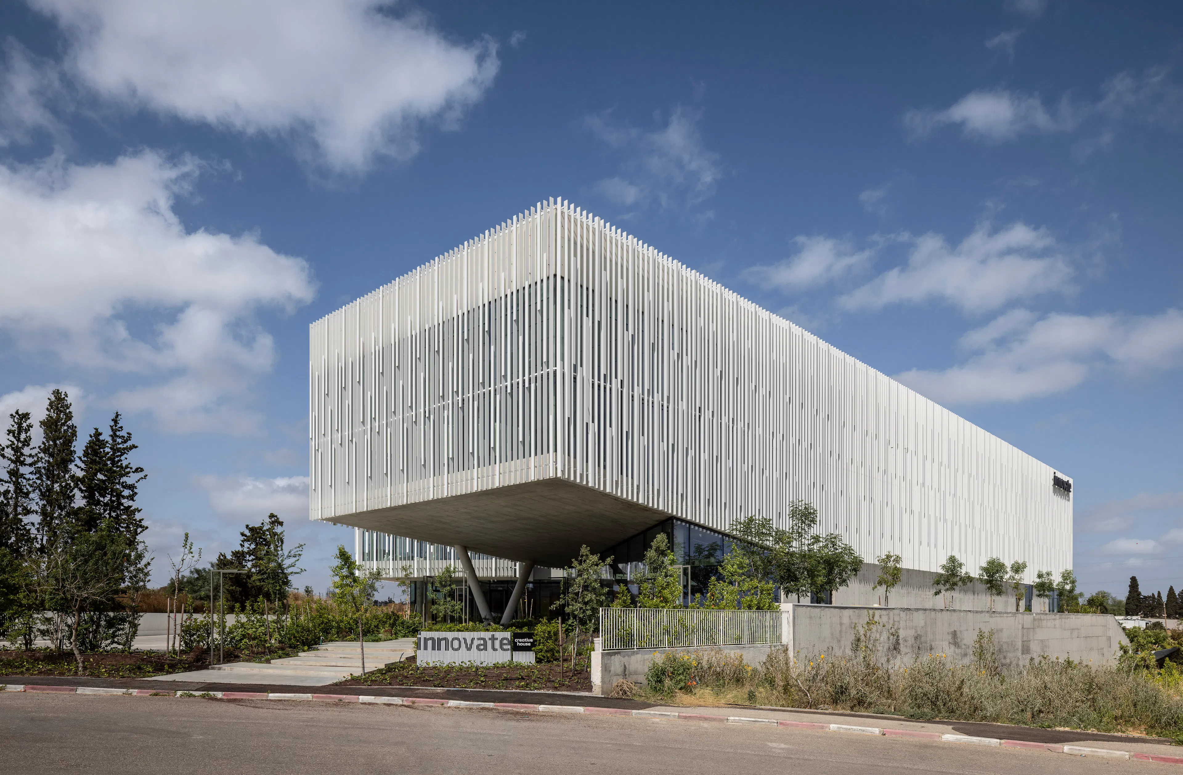 INNOVATE HQ& showroom — 9