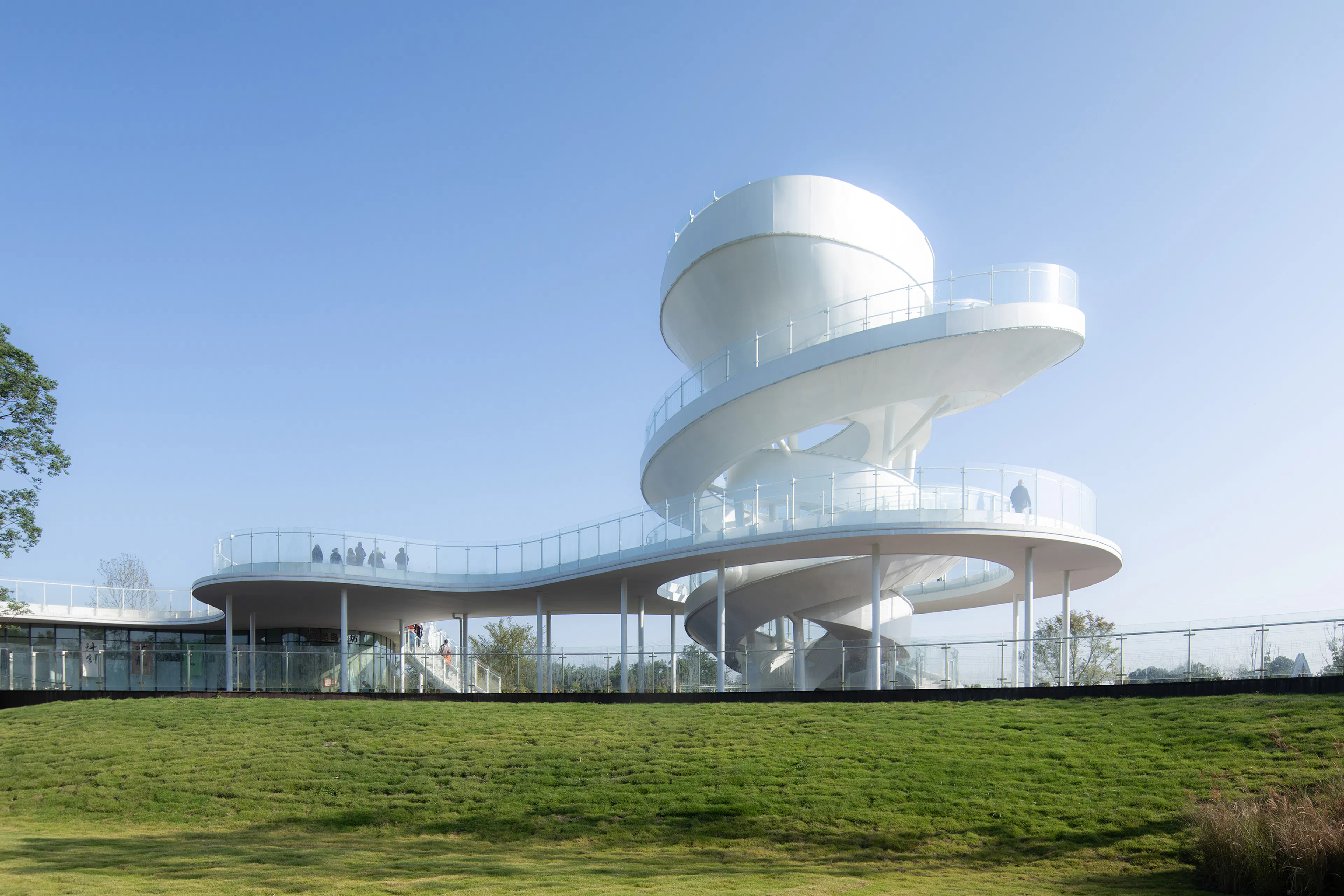 Lujiatan Wetland Park Commercial Service Center — 5