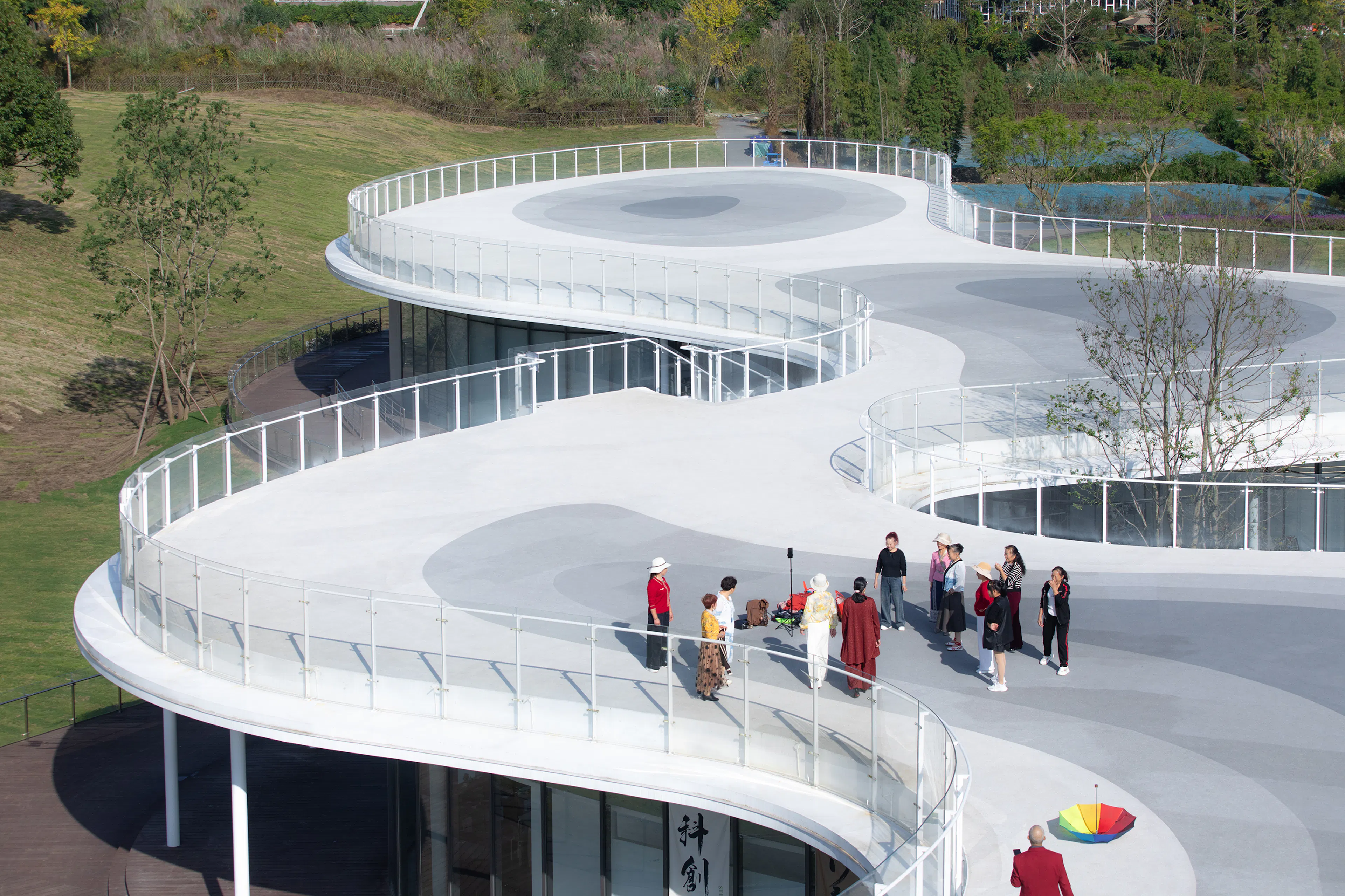 Lujiatan Wetland Park Commercial Service Center — 23