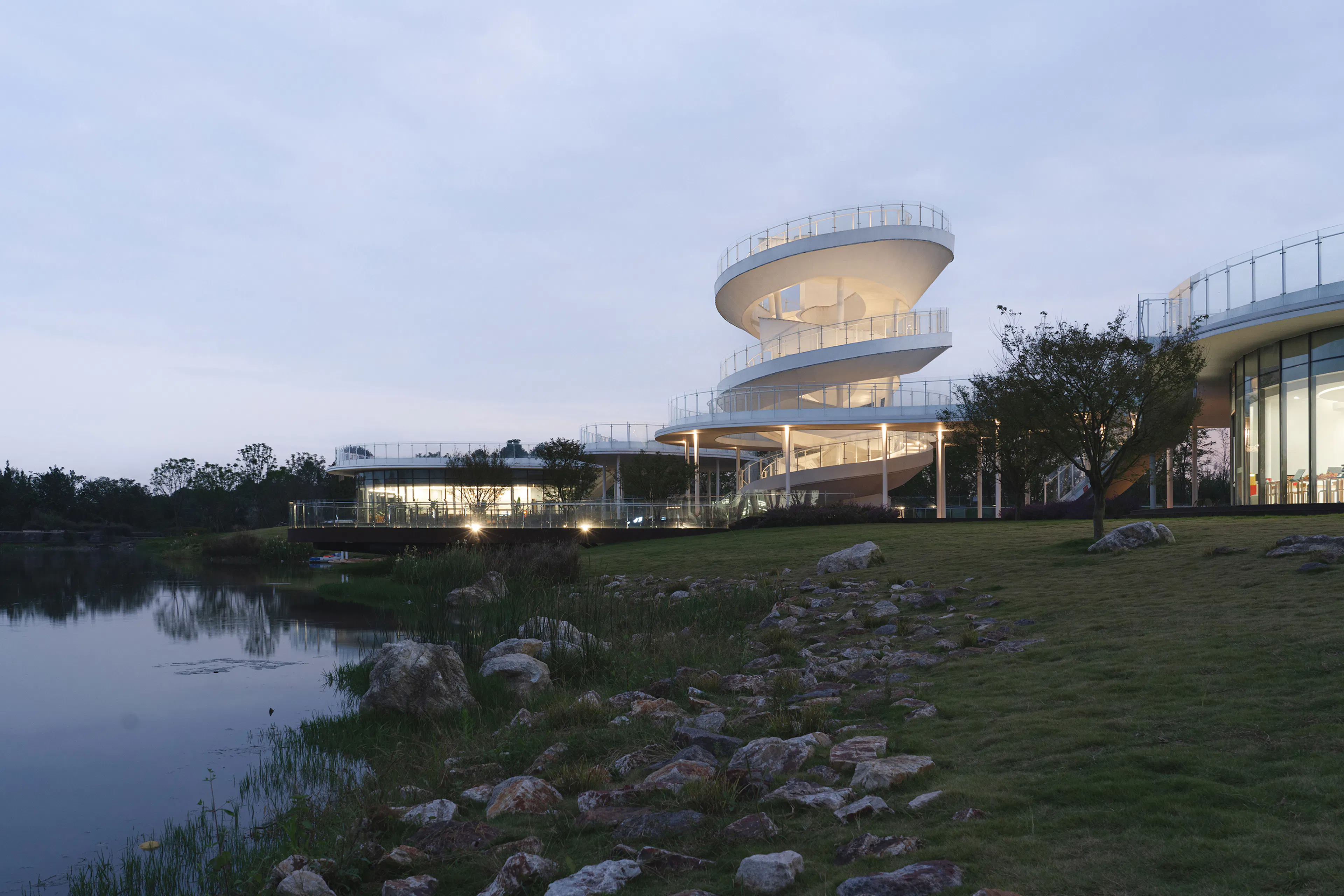 Lujiatan Wetland Park Commercial Service Center — 36
