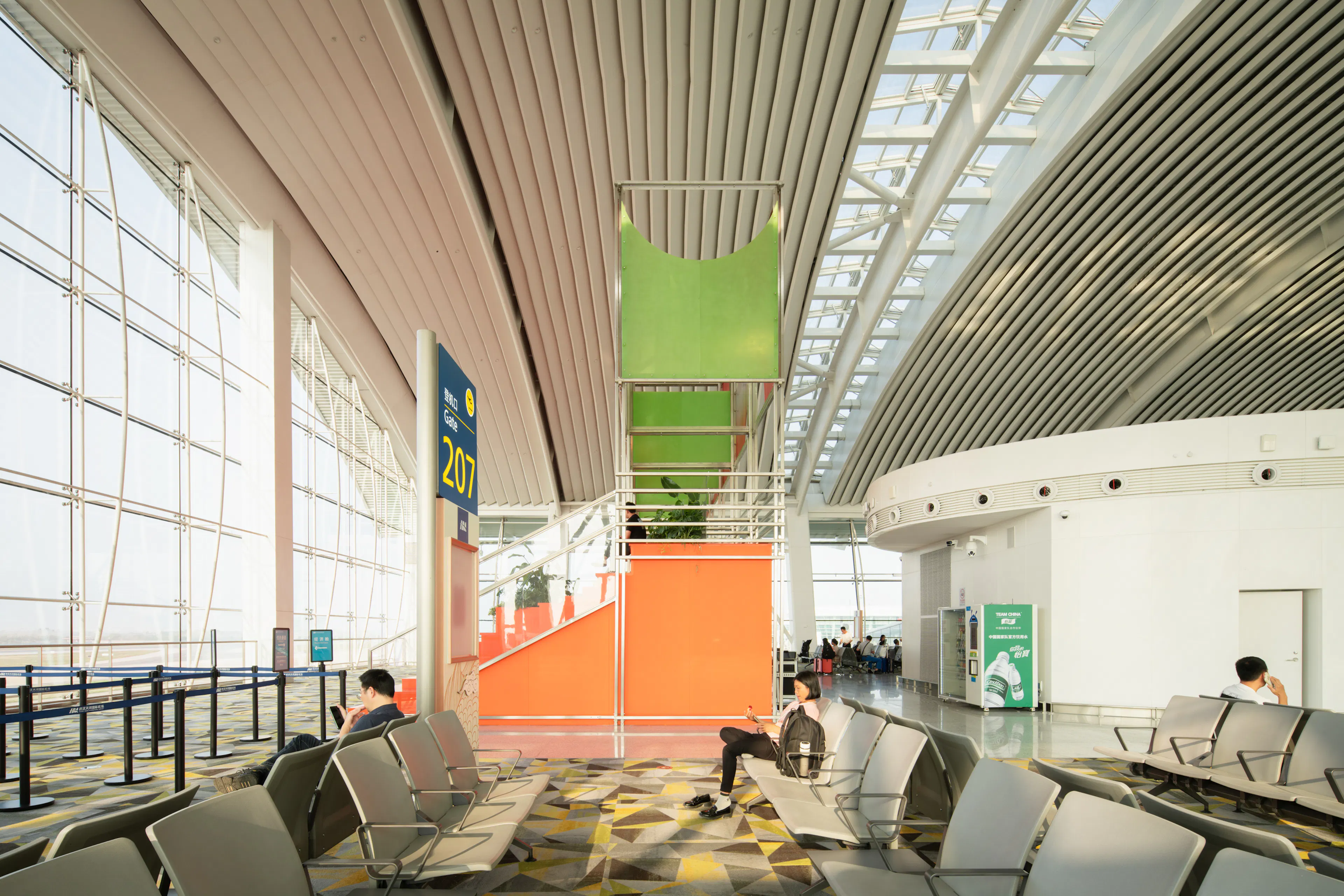 Design of kiosks and observation decks in Wuhan Tianhe Airport T2—Towards a light architecture — 23