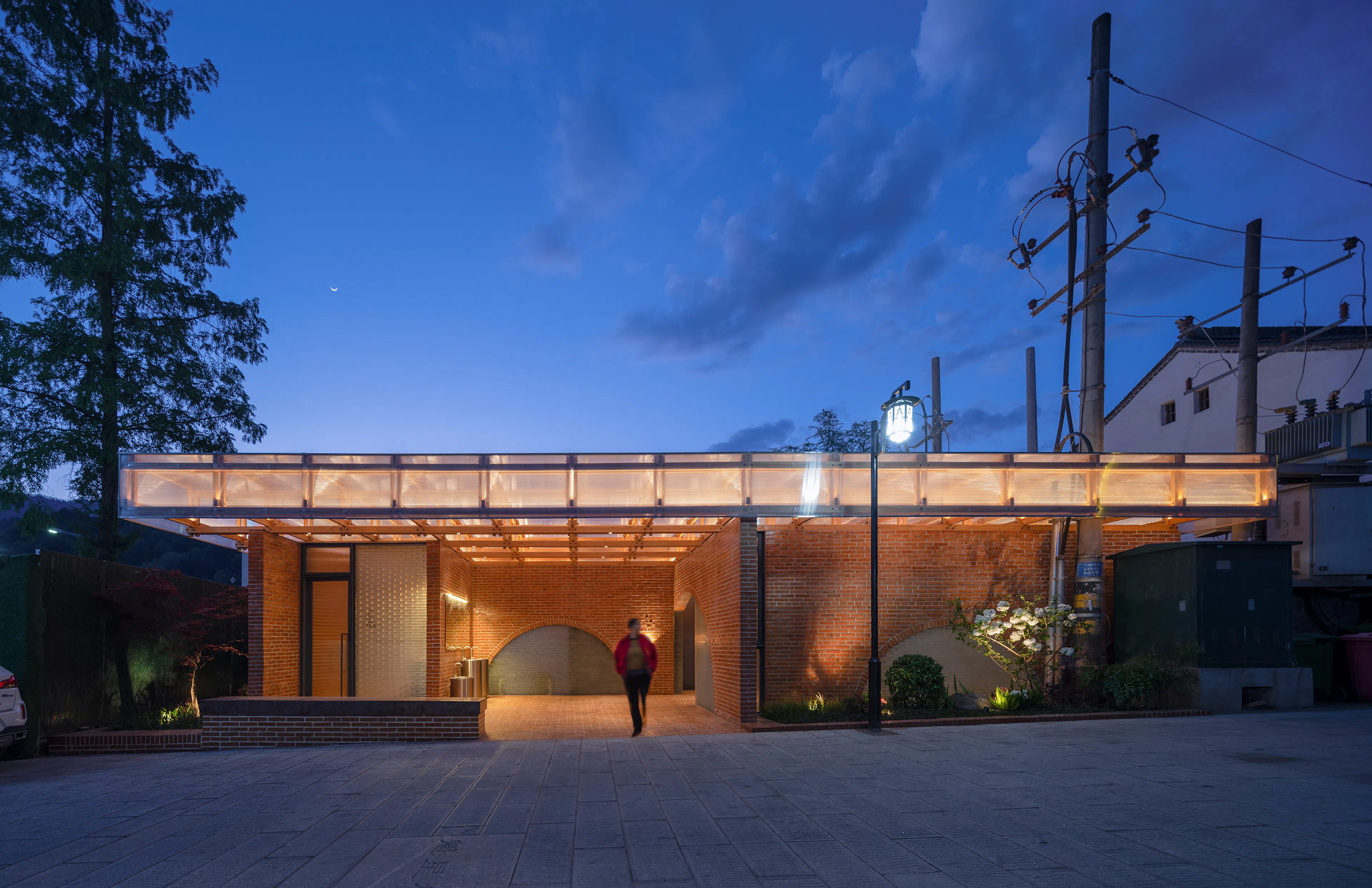 Red Brick Public Toilet on Liuba Old Street — 3