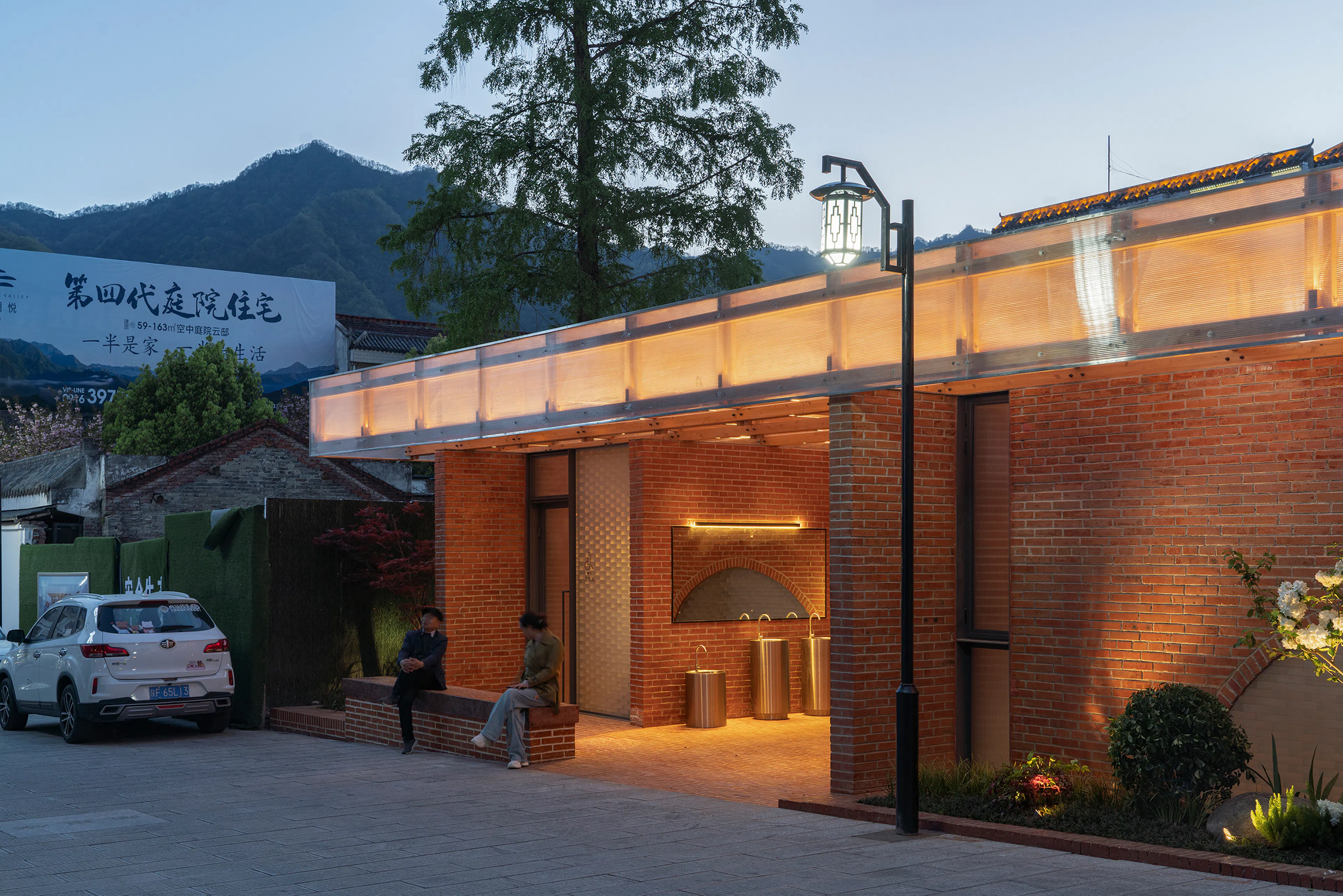 Red Brick Public Toilet on Liuba Old Street — 5