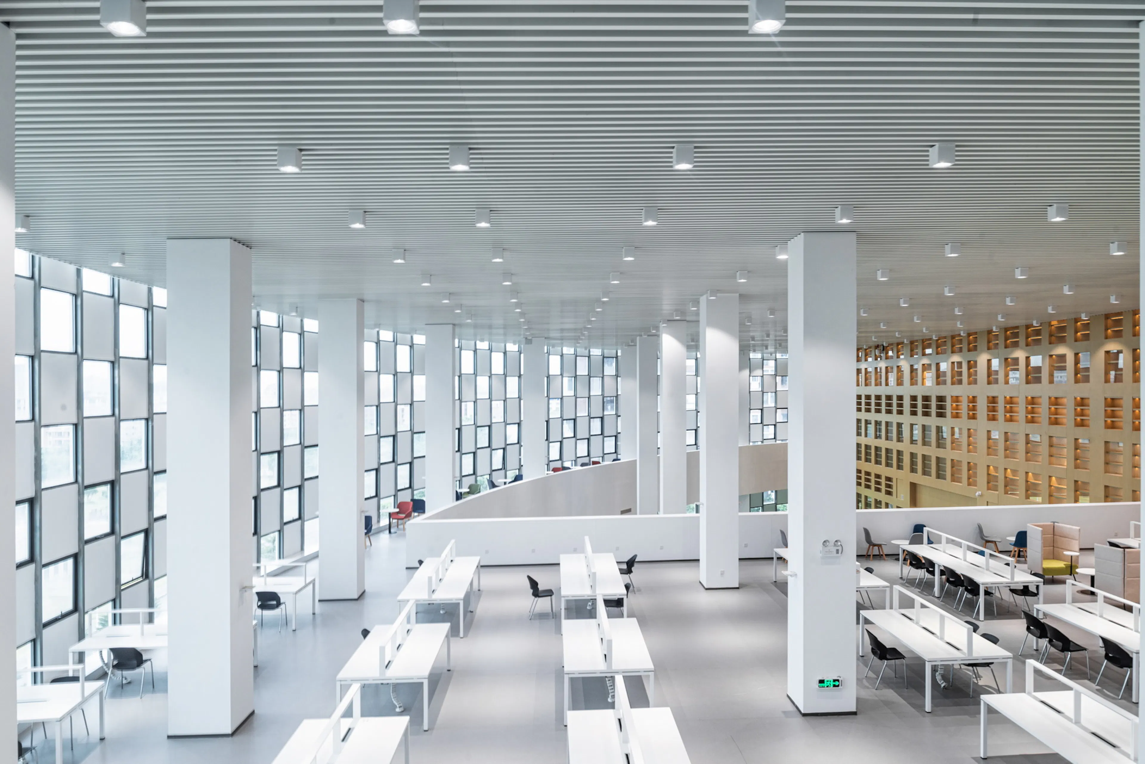 Library of Guangdong Vocational College of Hotel Management — 17