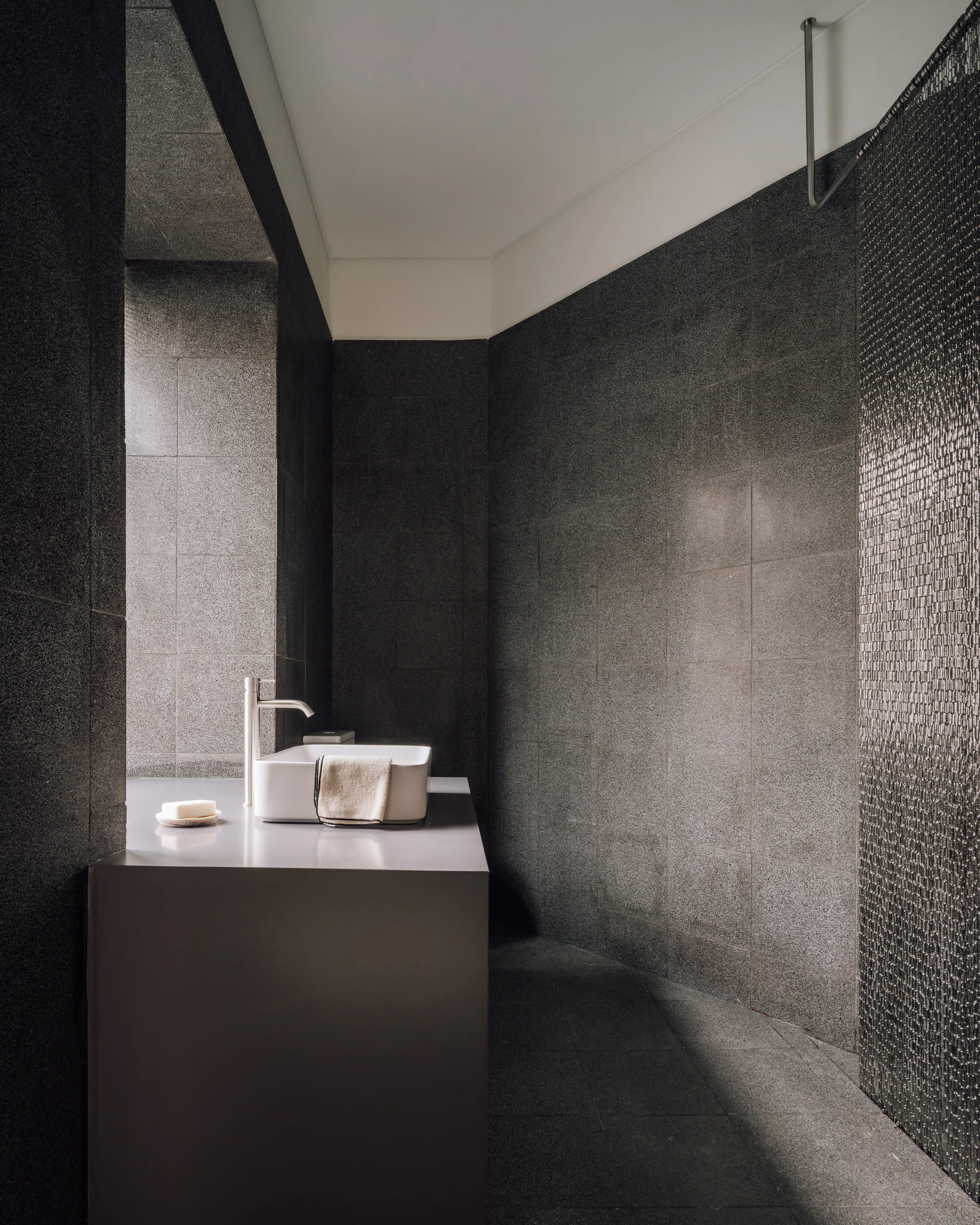 Lisbon pied-à-terre — 10