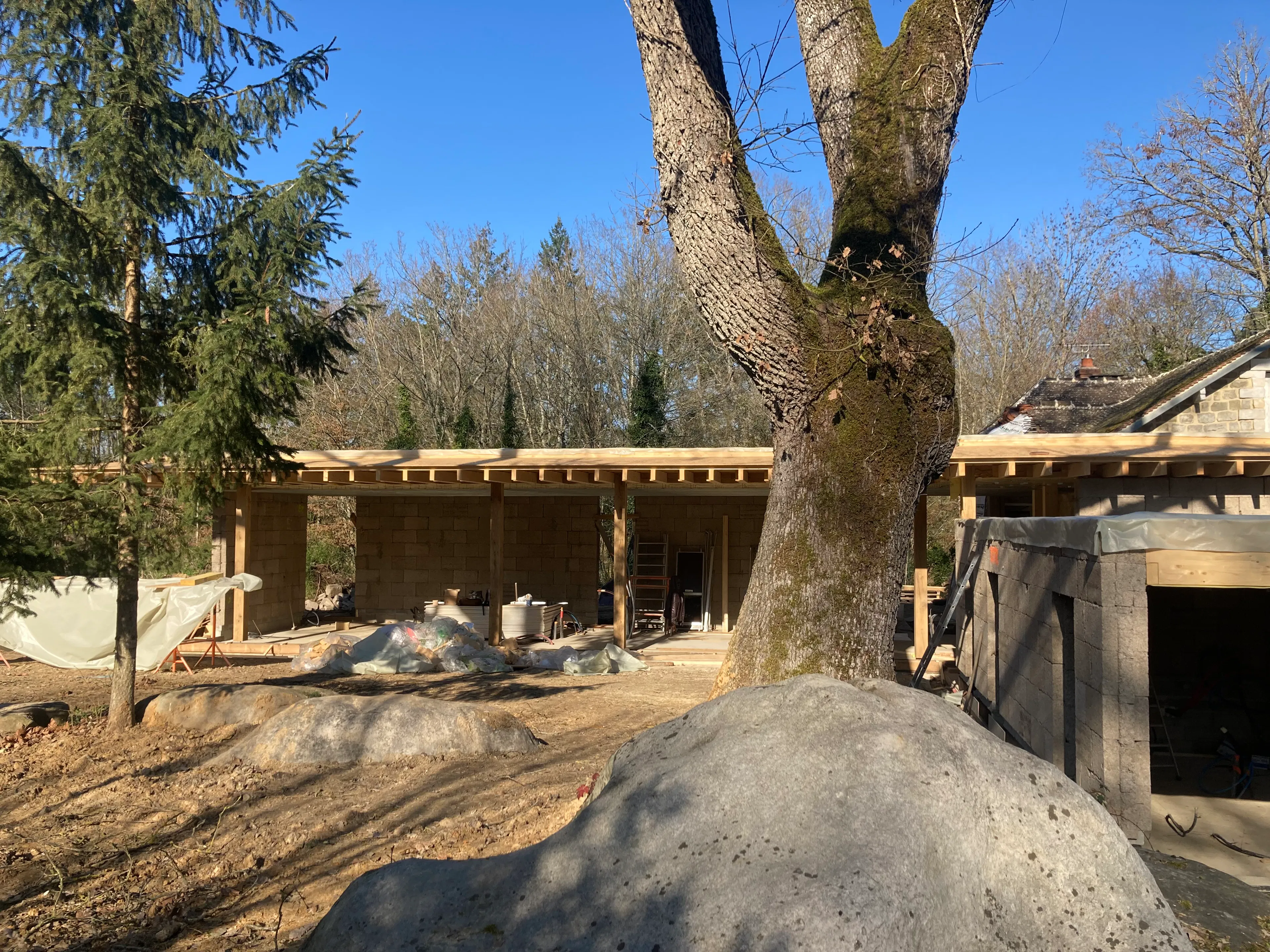 Sous les Ailes — 32