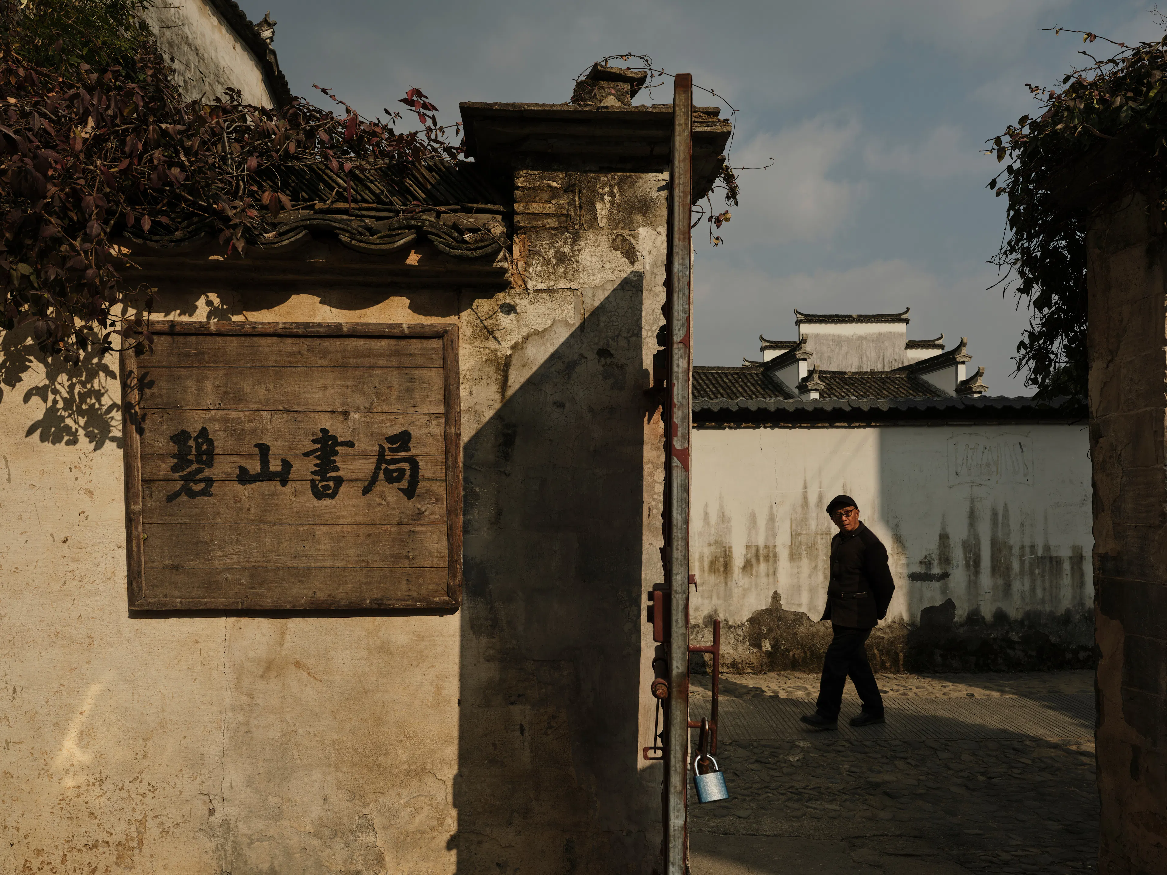 LIBRAIRIE AVANT-GARDE — 2