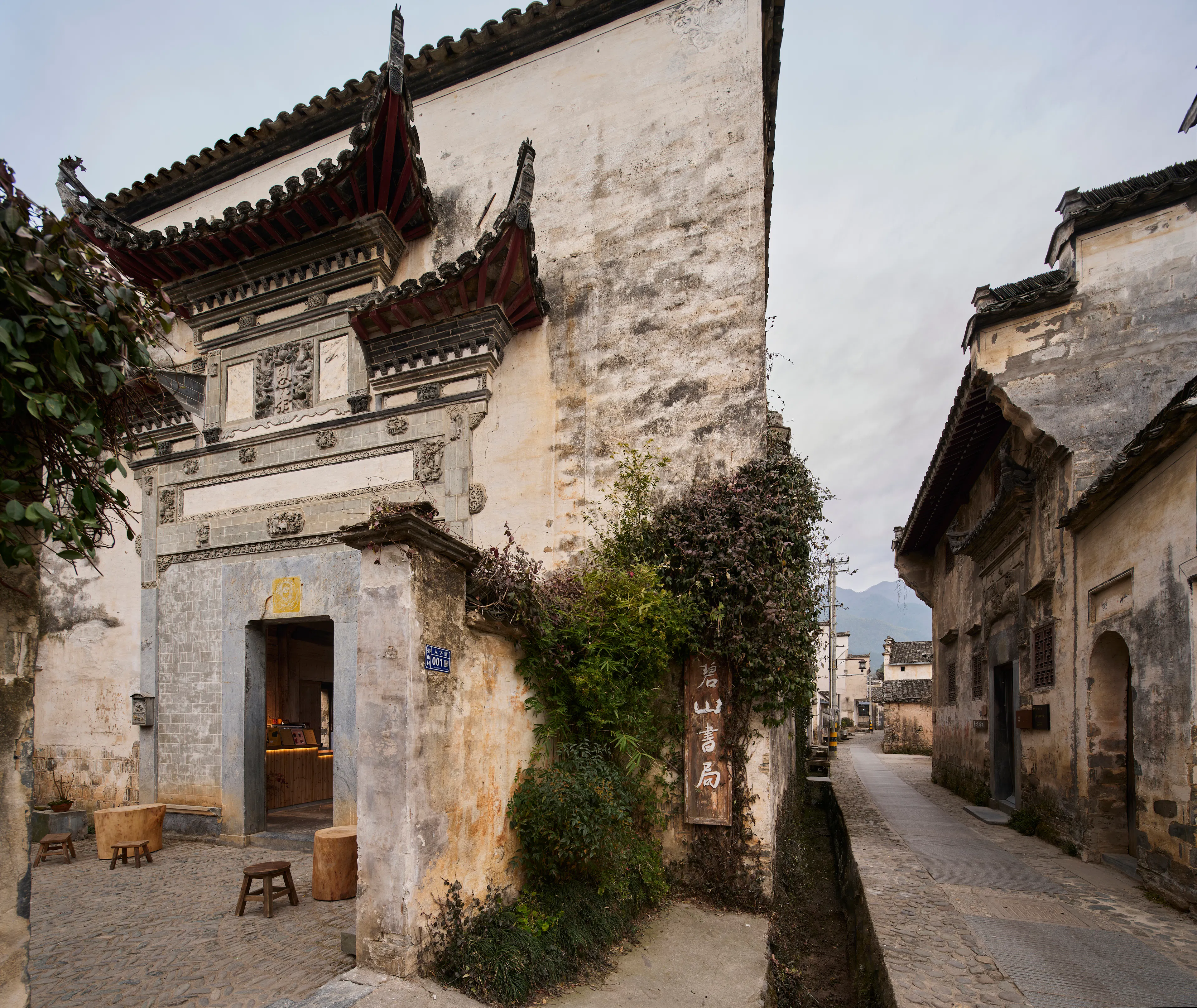 LIBRAIRIE AVANT-GARDE — 13