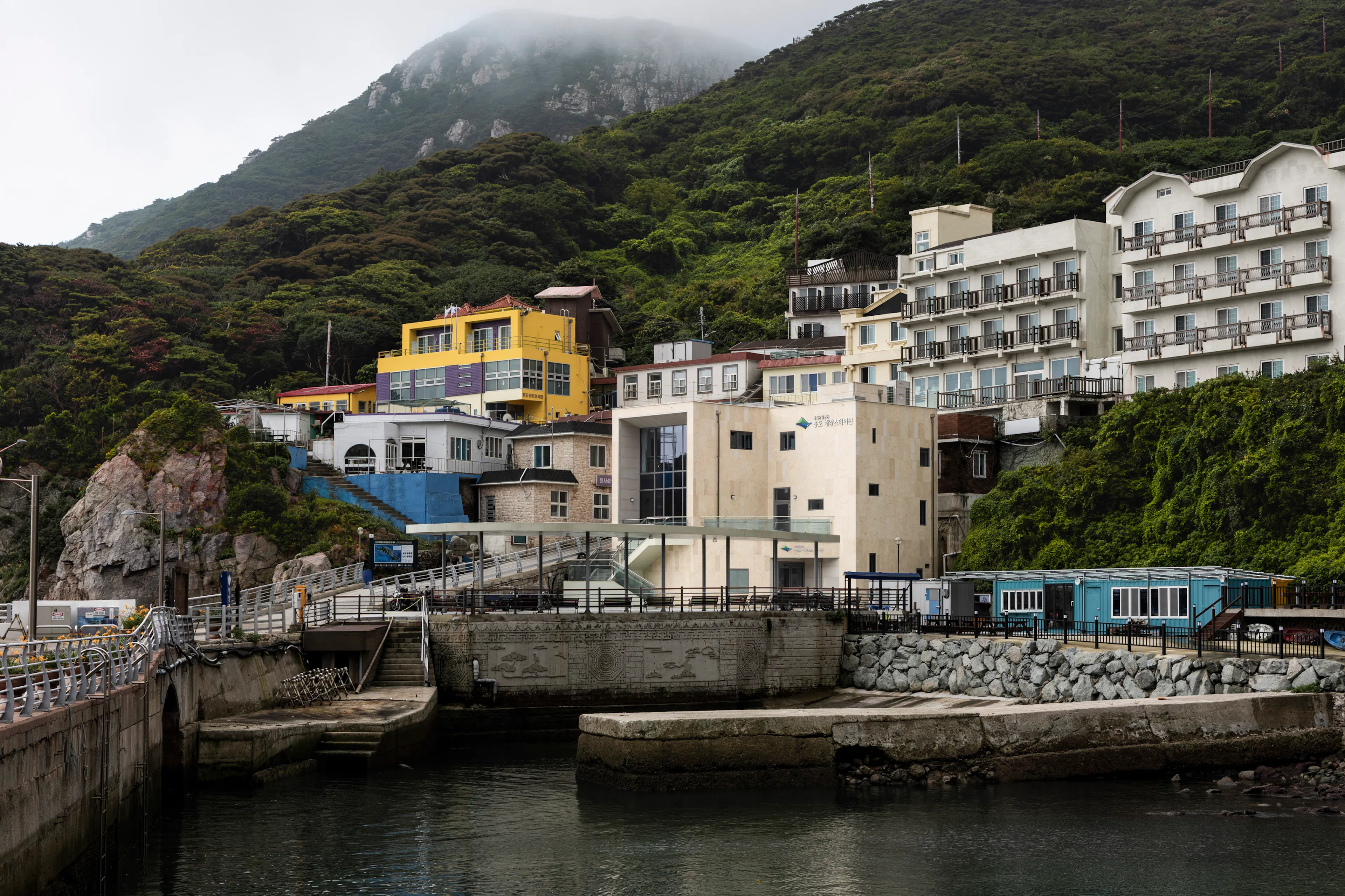 Hongdo Information Center (DIOINNO + JHKA)
