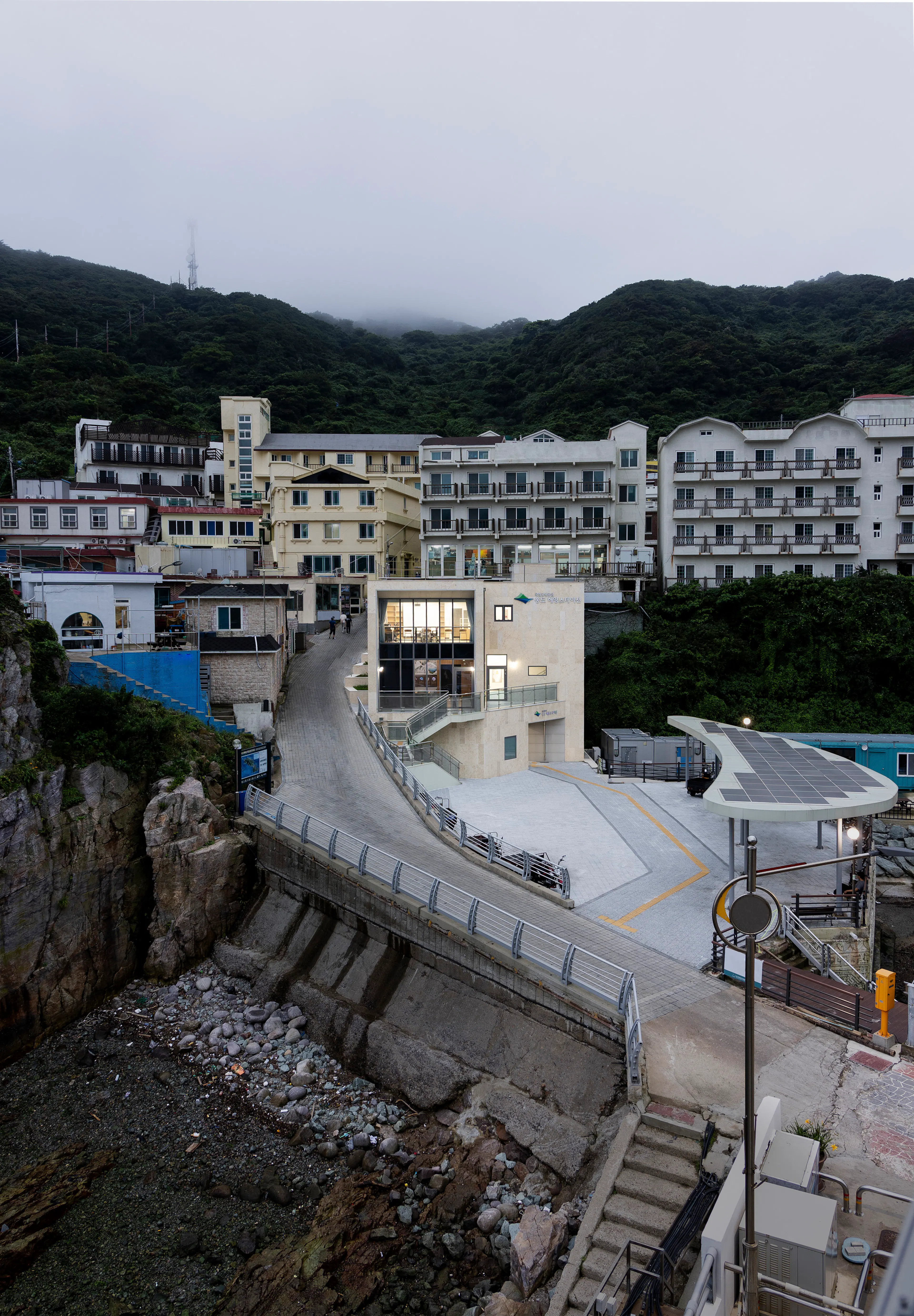 Hongdo Information Center (DIOINNO + JHKA) — 2