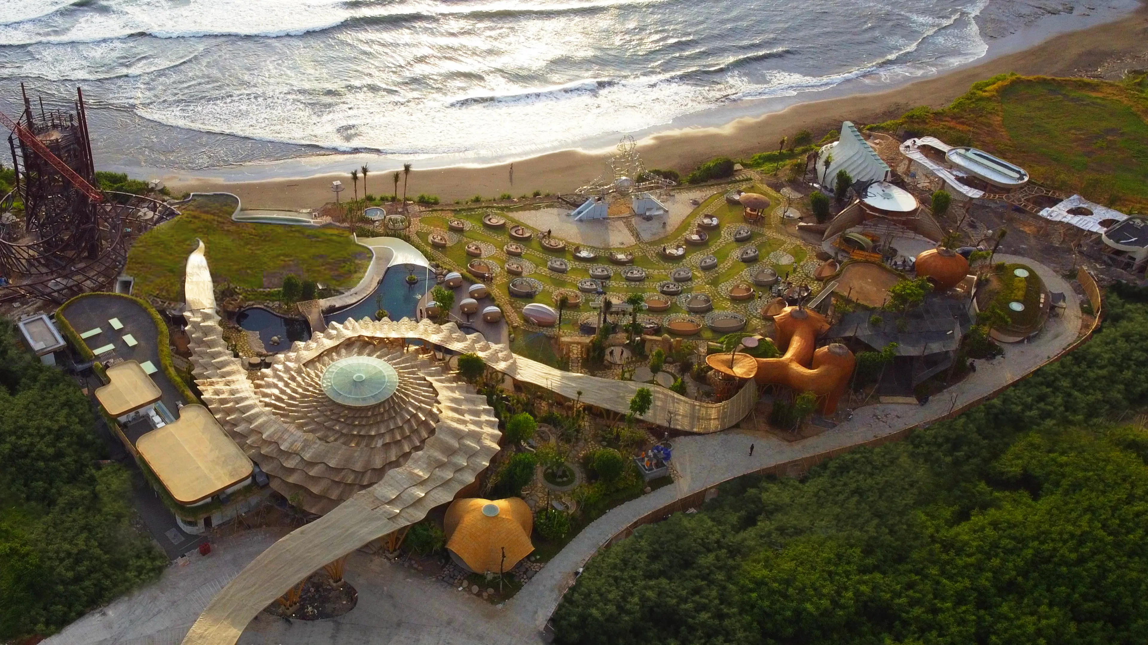 Luna Beach Club — 18