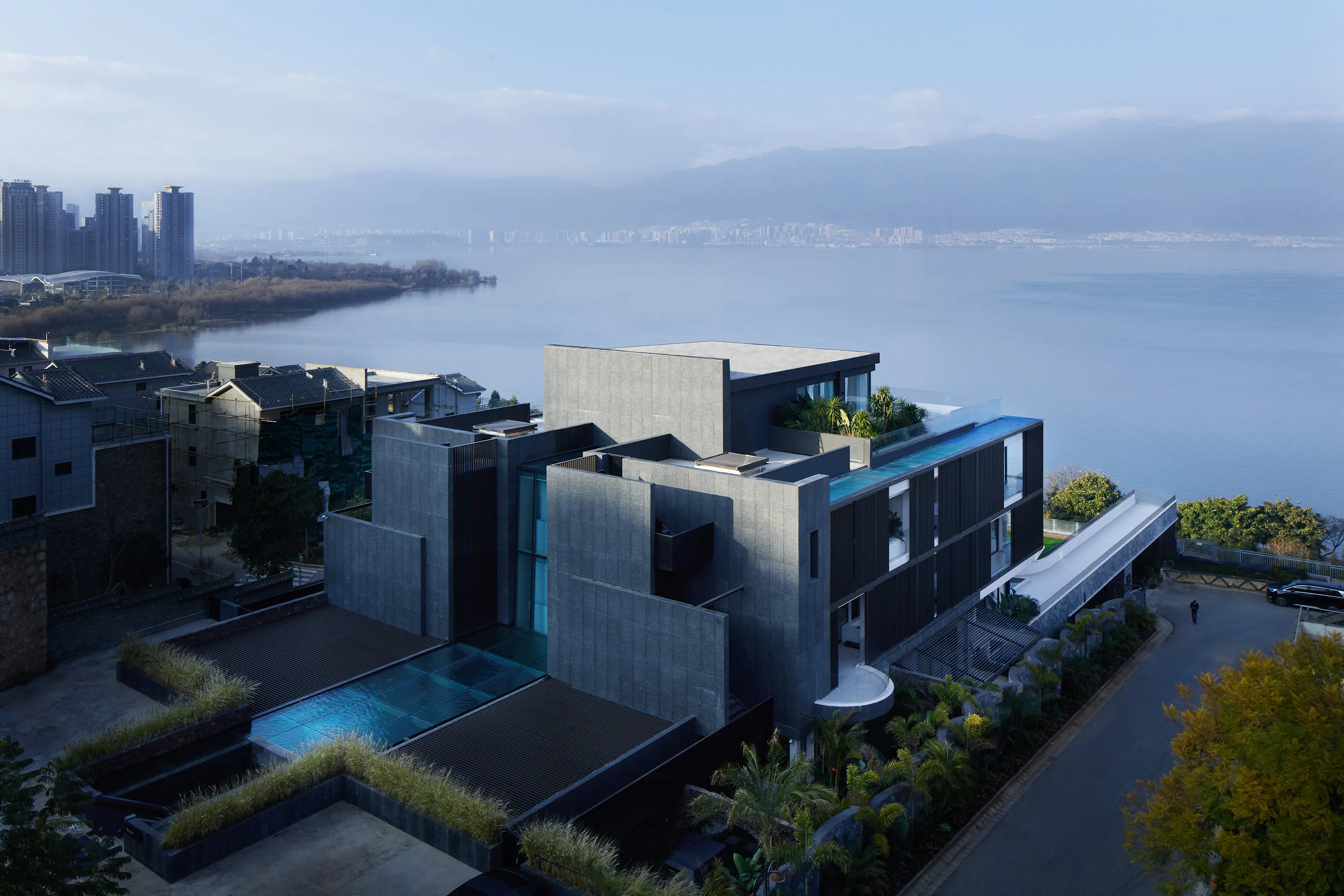 Eye of CangEr – Dali Fengyasong Hotel — 1